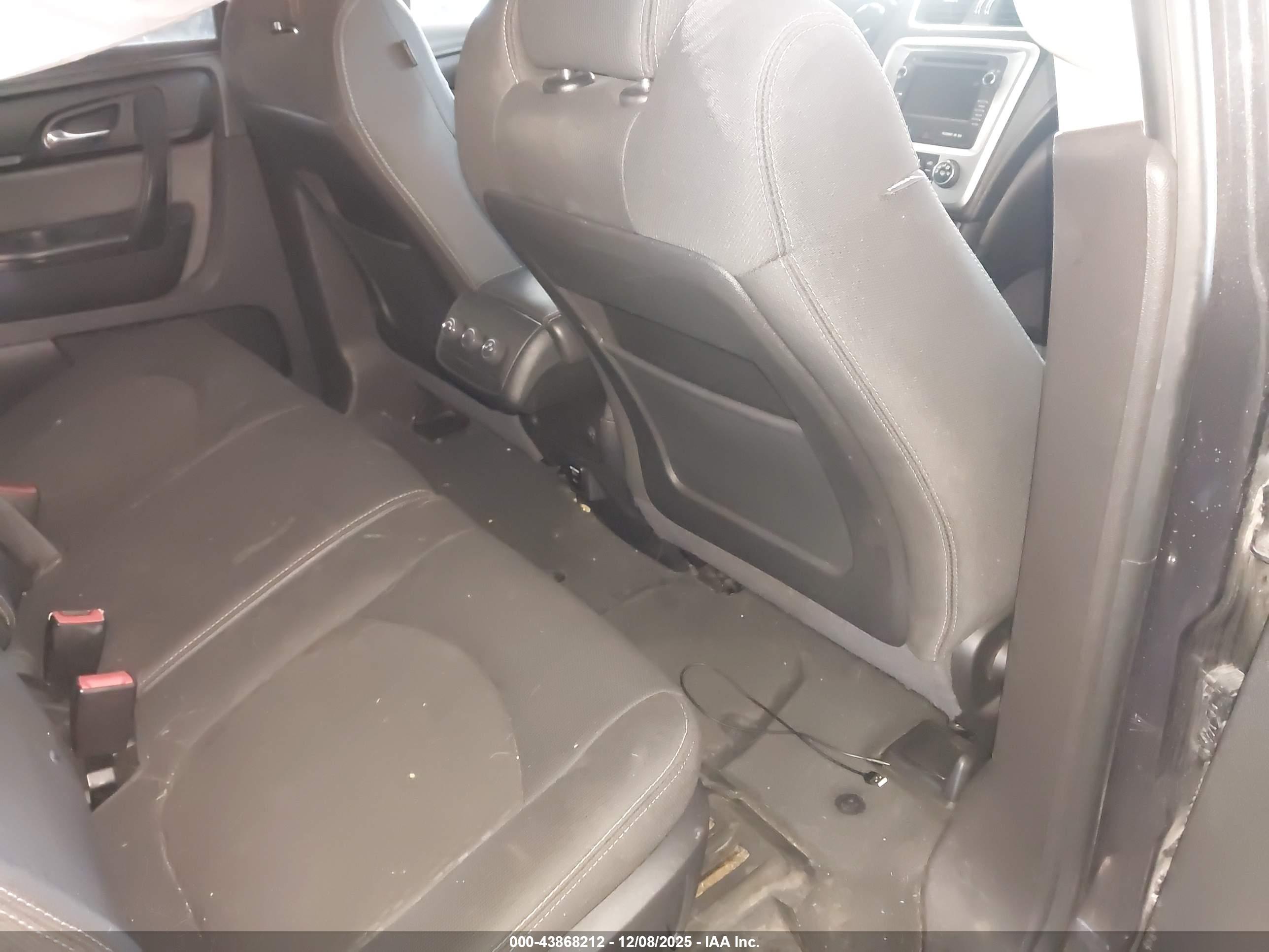 GMC ACADIA image 8