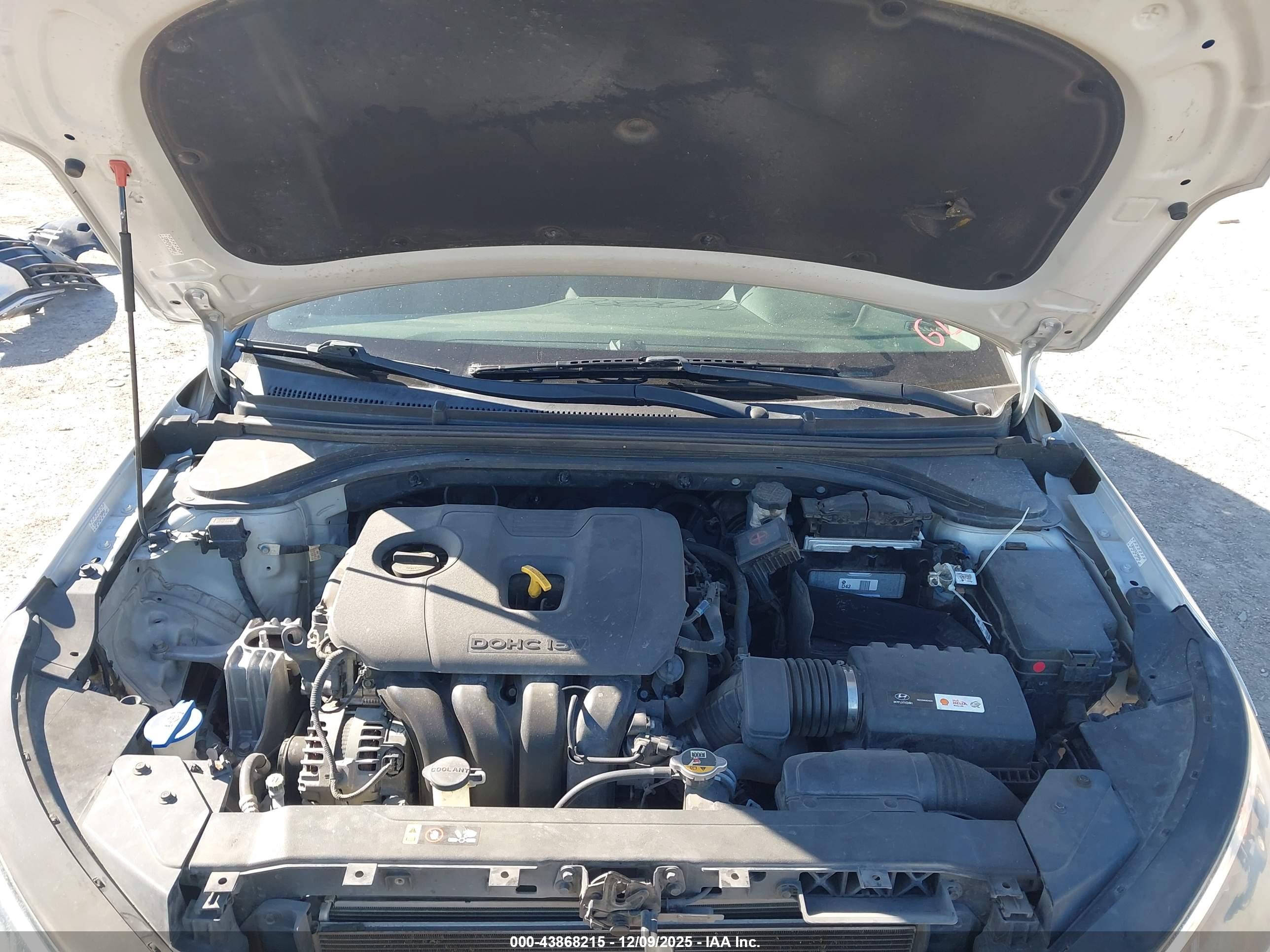 HYUNDAI ELANTRA image 10