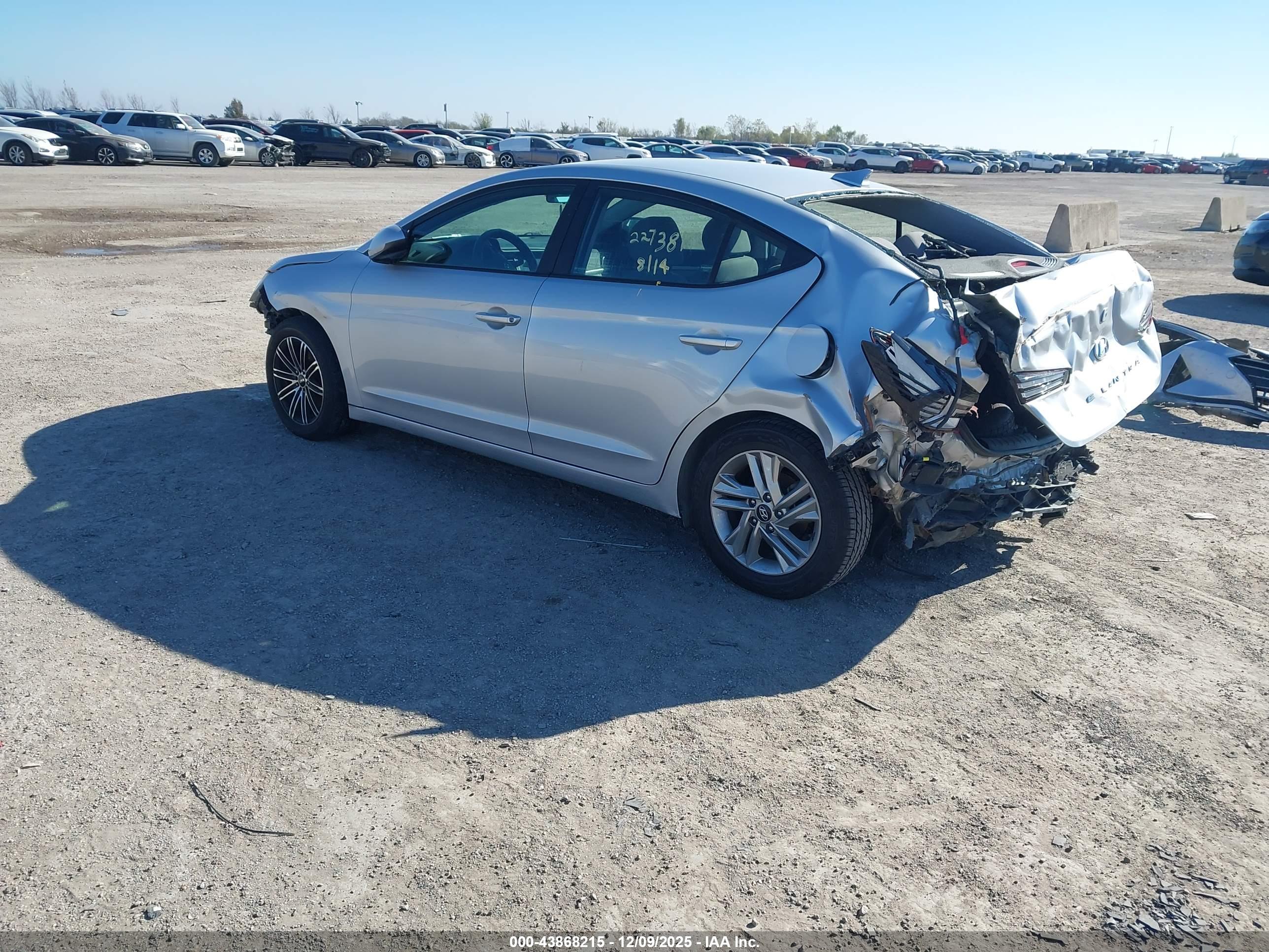 HYUNDAI ELANTRA image 3