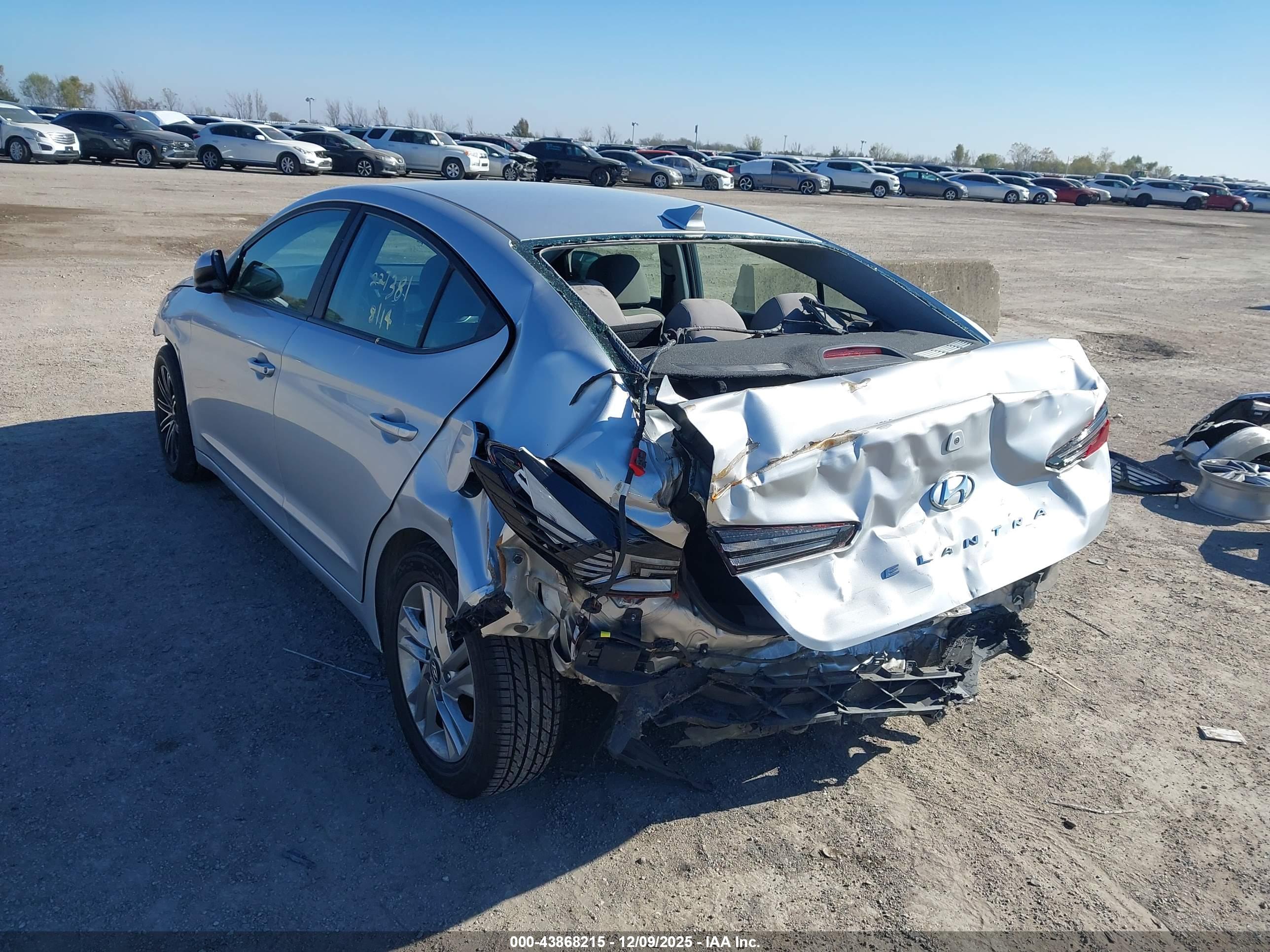 HYUNDAI ELANTRA image 6