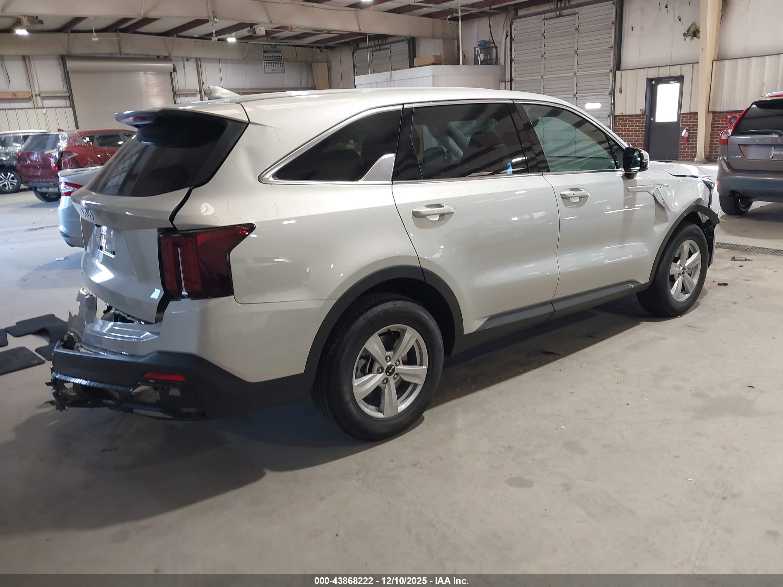 KIA SORENTO image 4