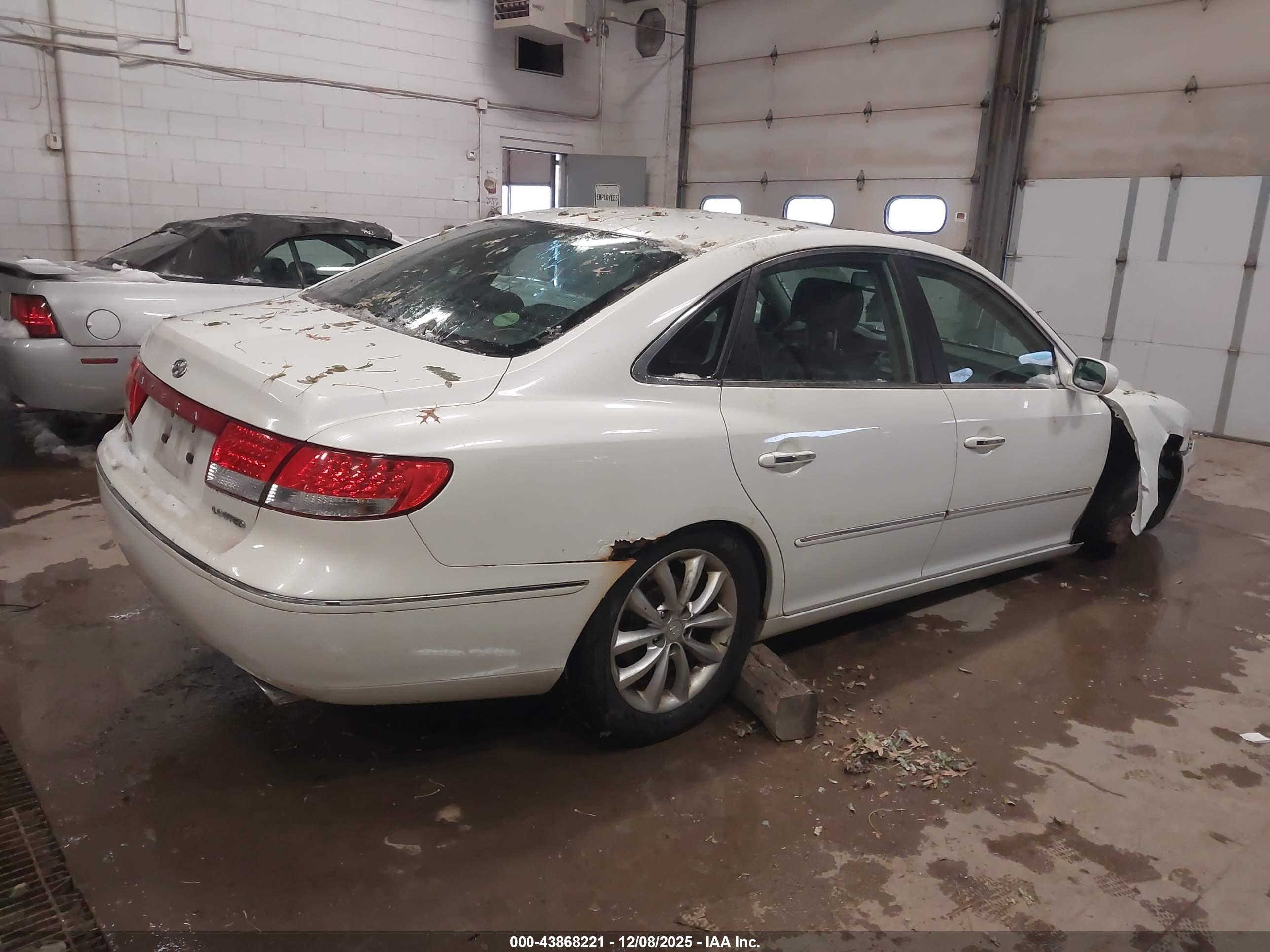 HYUNDAI AZERA image 4