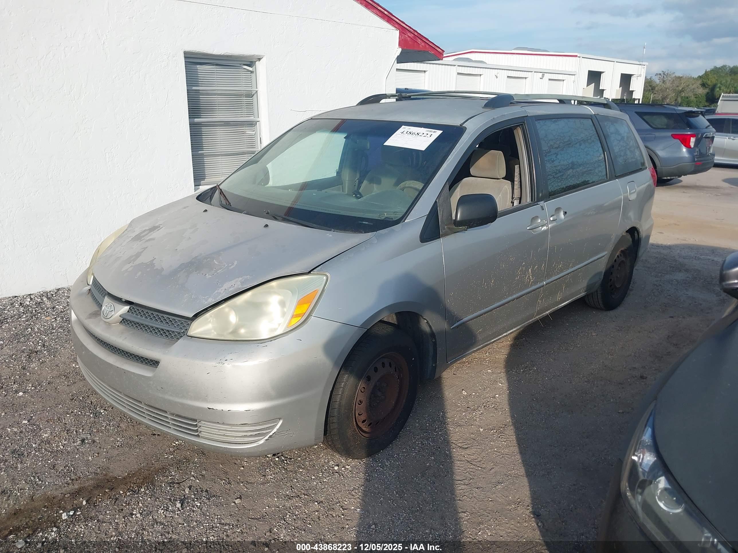 TOYOTA SIENNA image 2