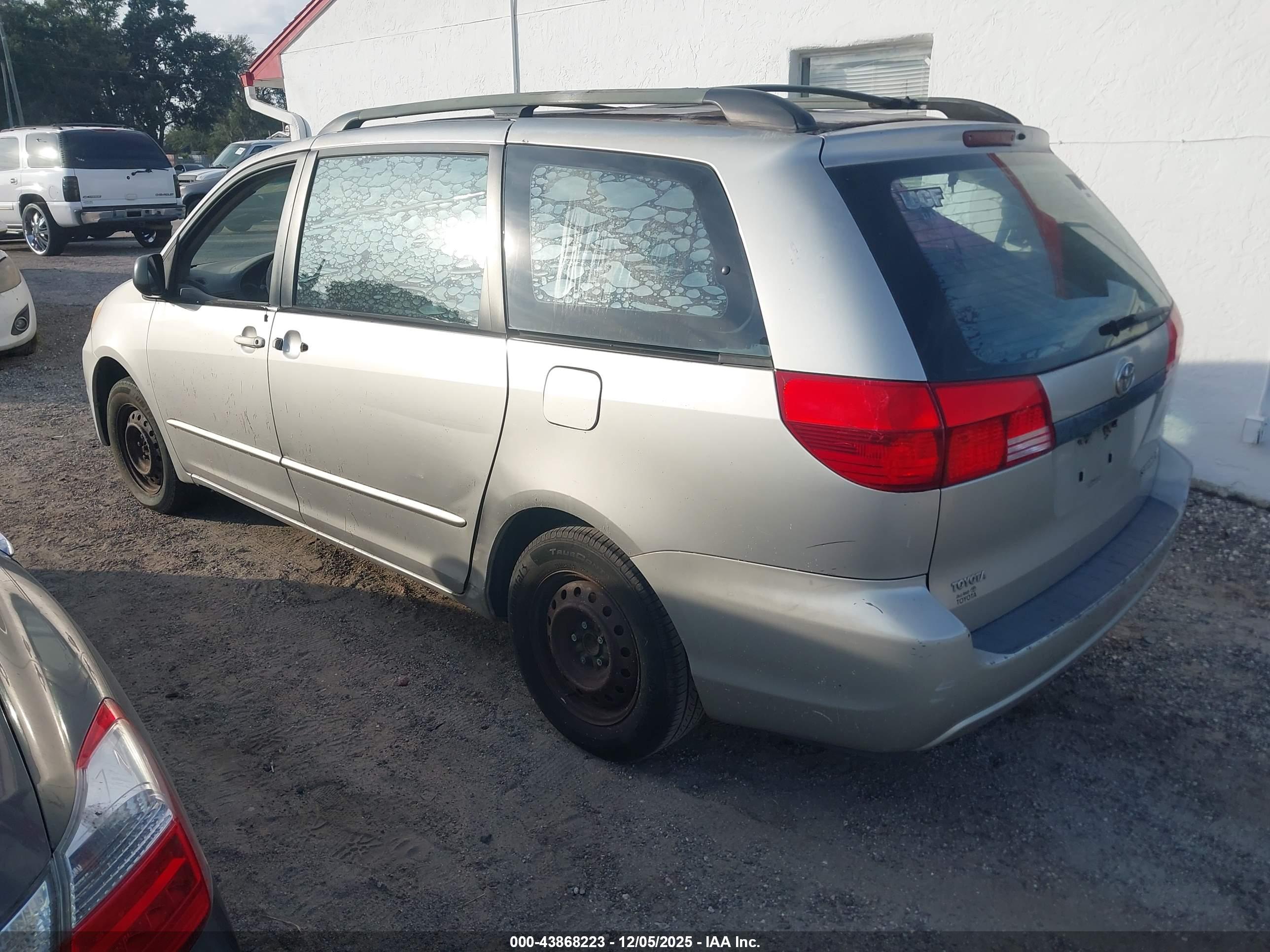 TOYOTA SIENNA image 3