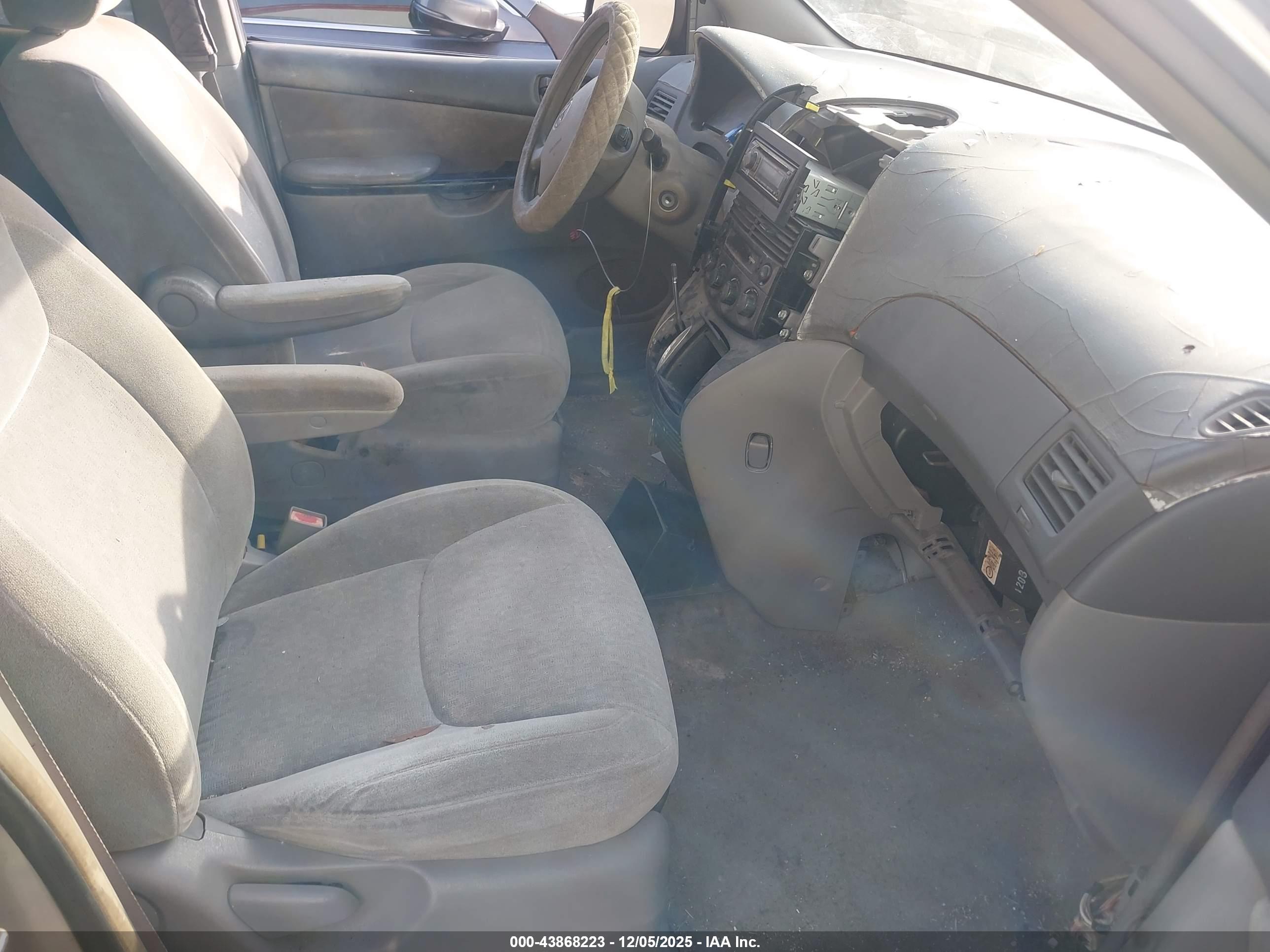 TOYOTA SIENNA image 5
