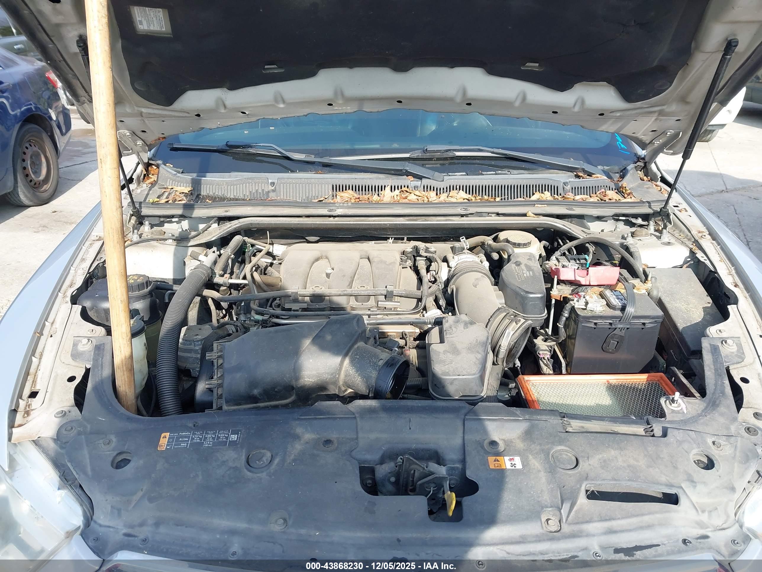 FORD TAURUS image 10