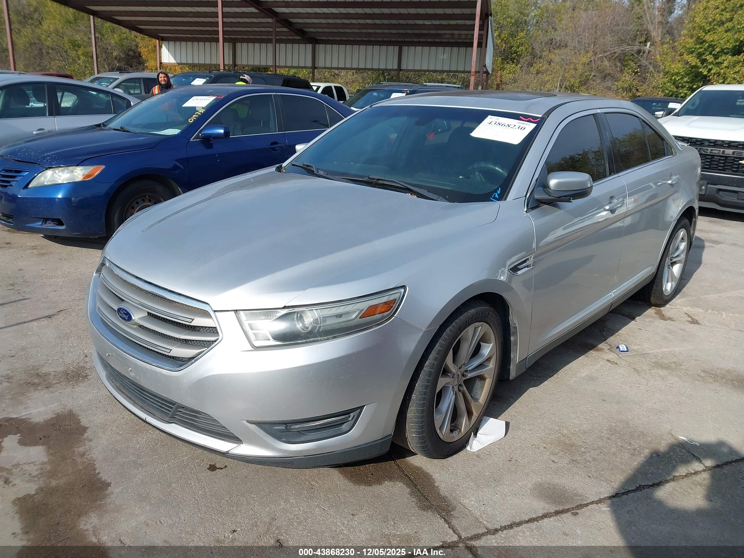 FORD TAURUS image 2