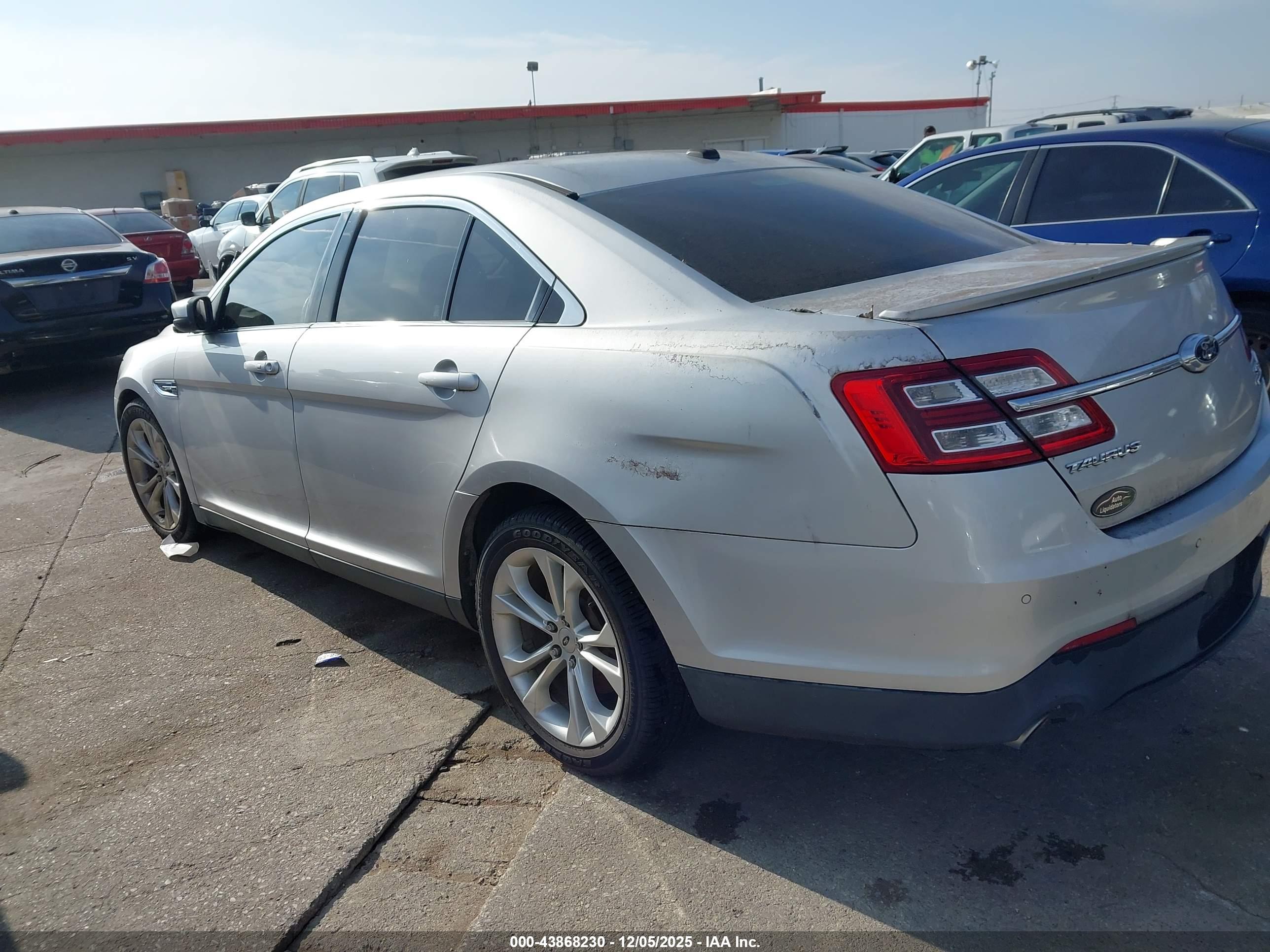 FORD TAURUS image 3