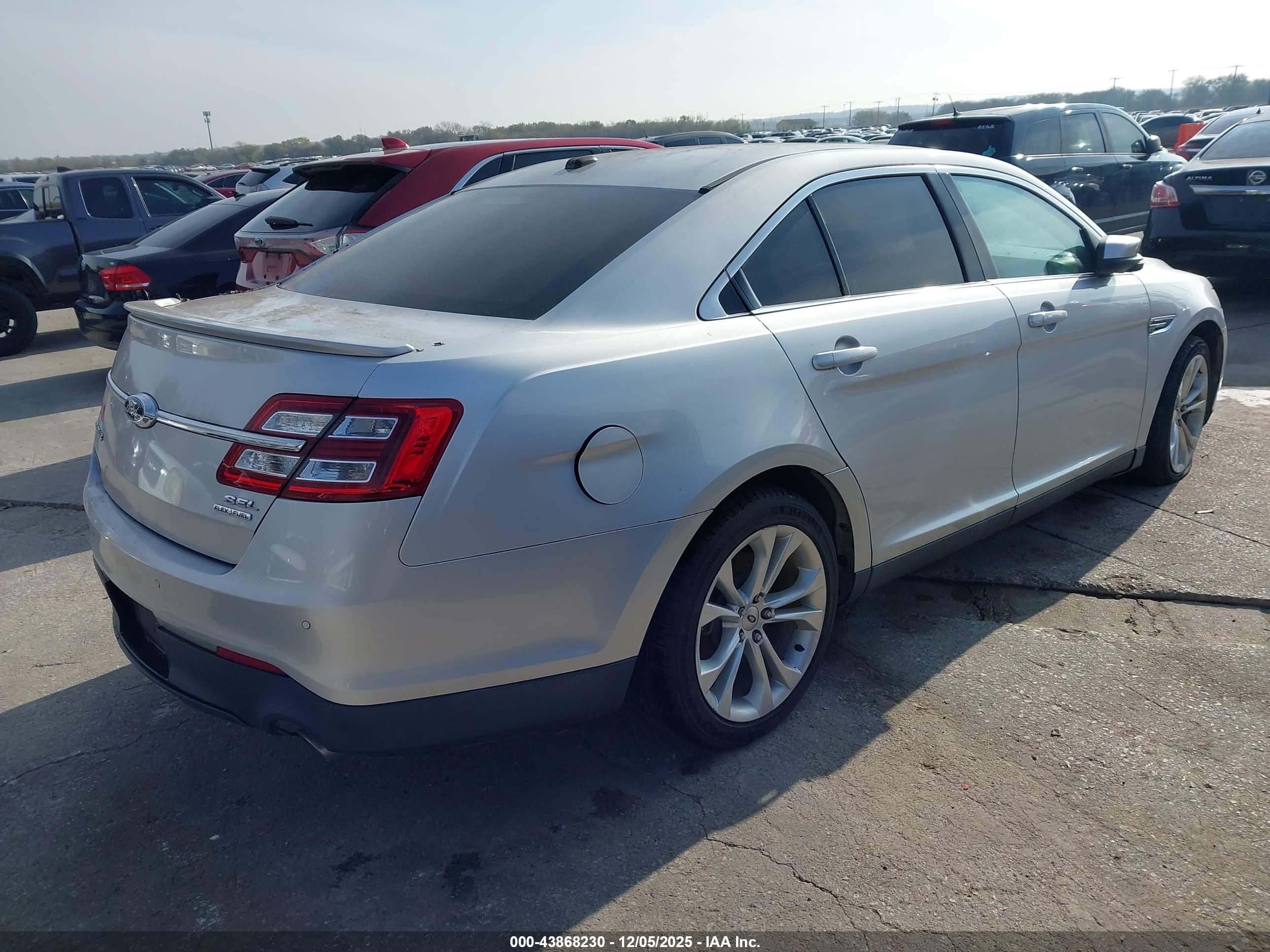 FORD TAURUS image 4