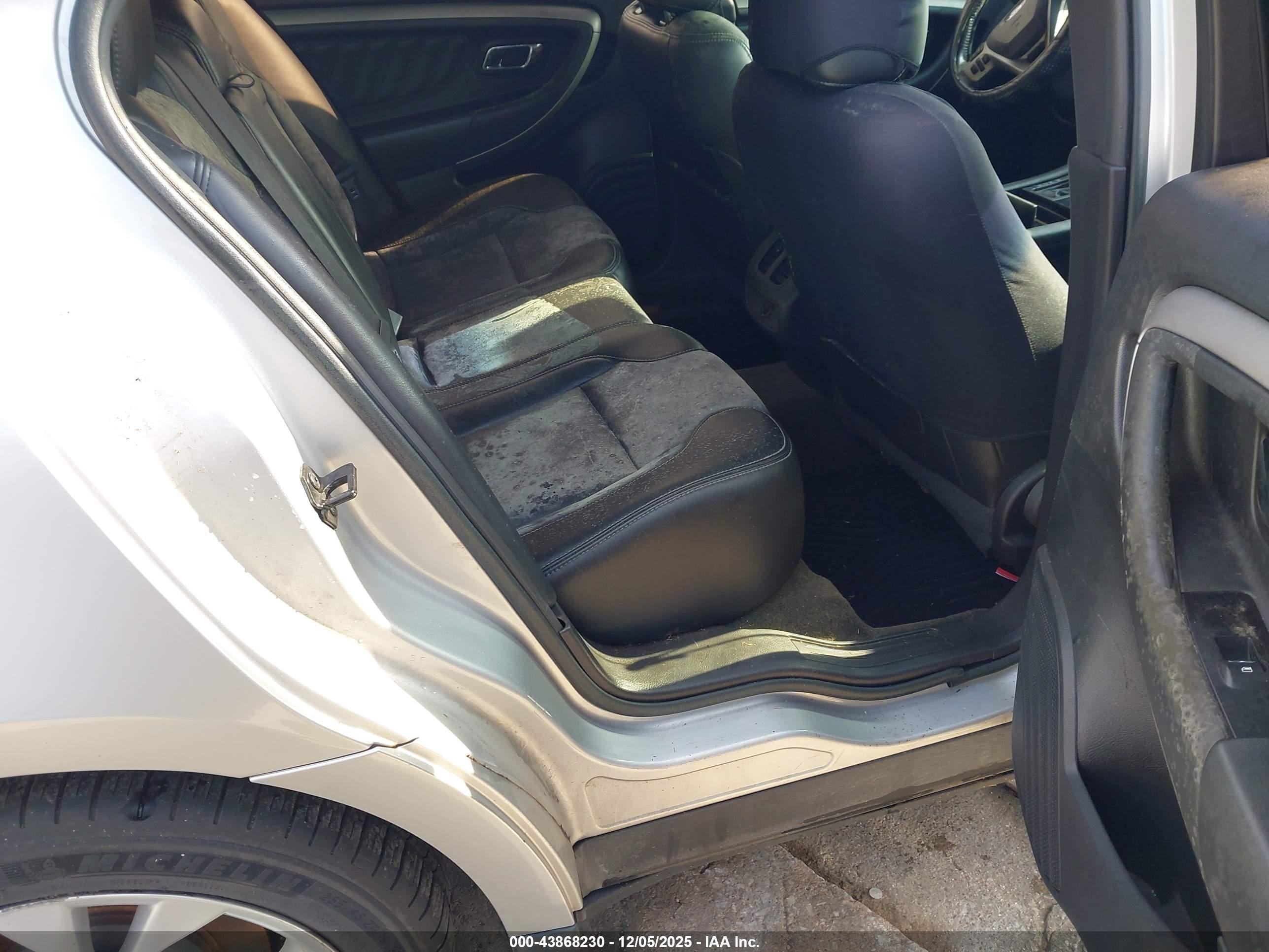 FORD TAURUS image 8
