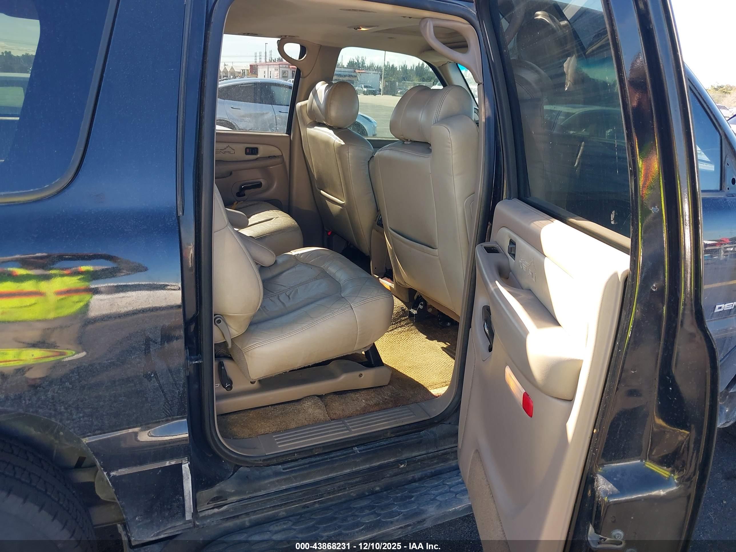 GMC YUKON image 8