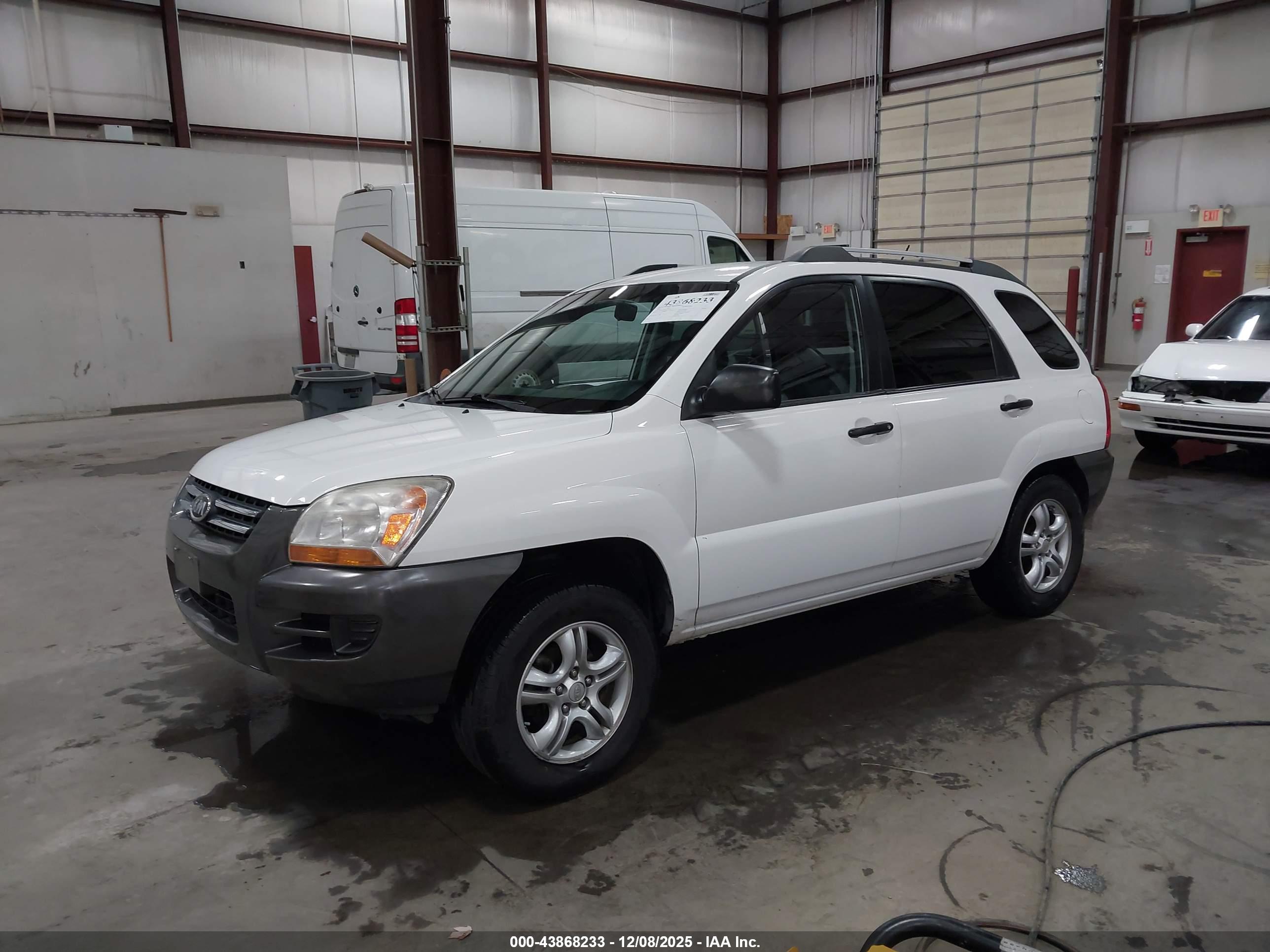 KIA SPORTAGE image 2