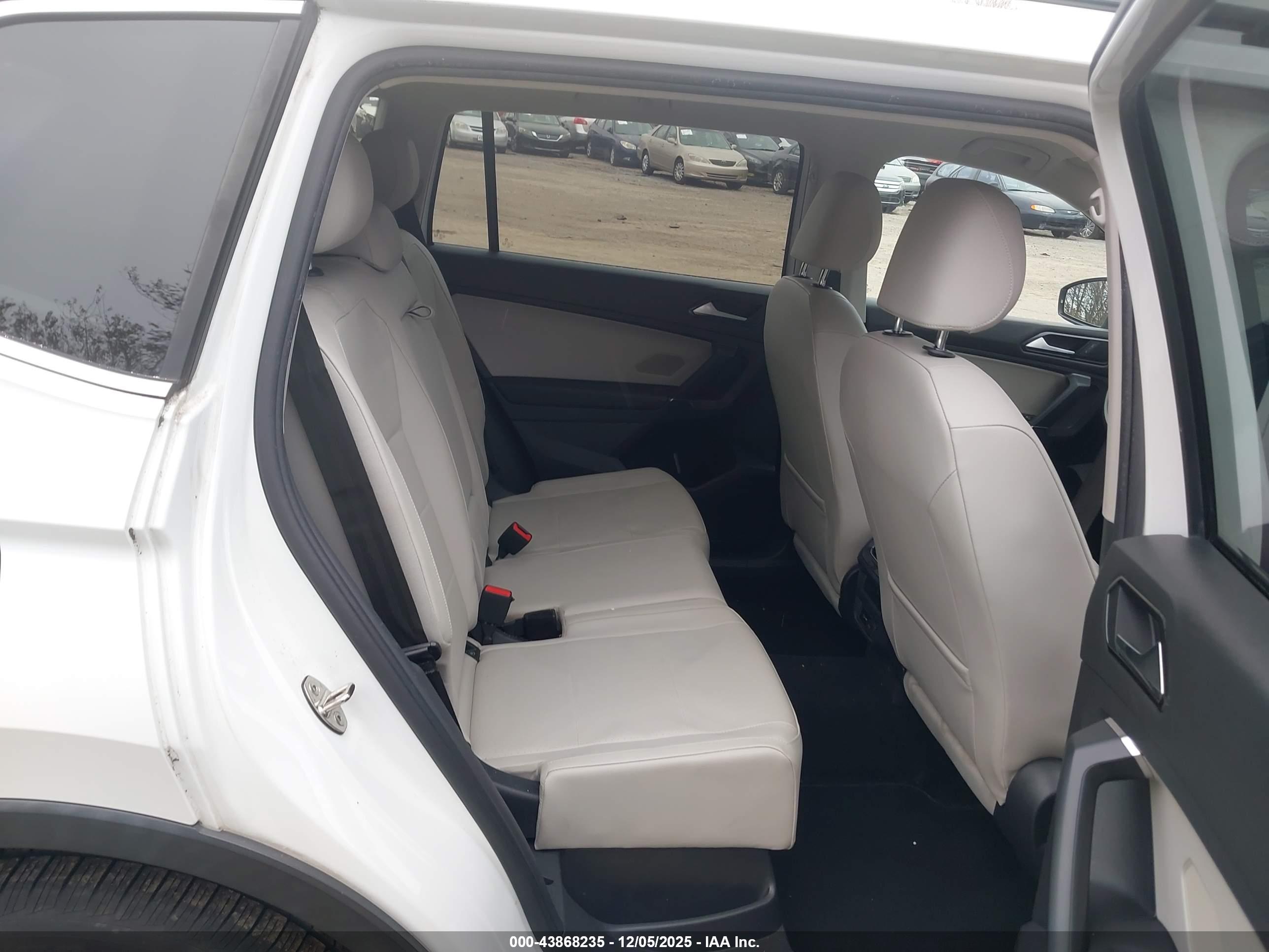 VOLKSWAGEN TIGUAN image 8
