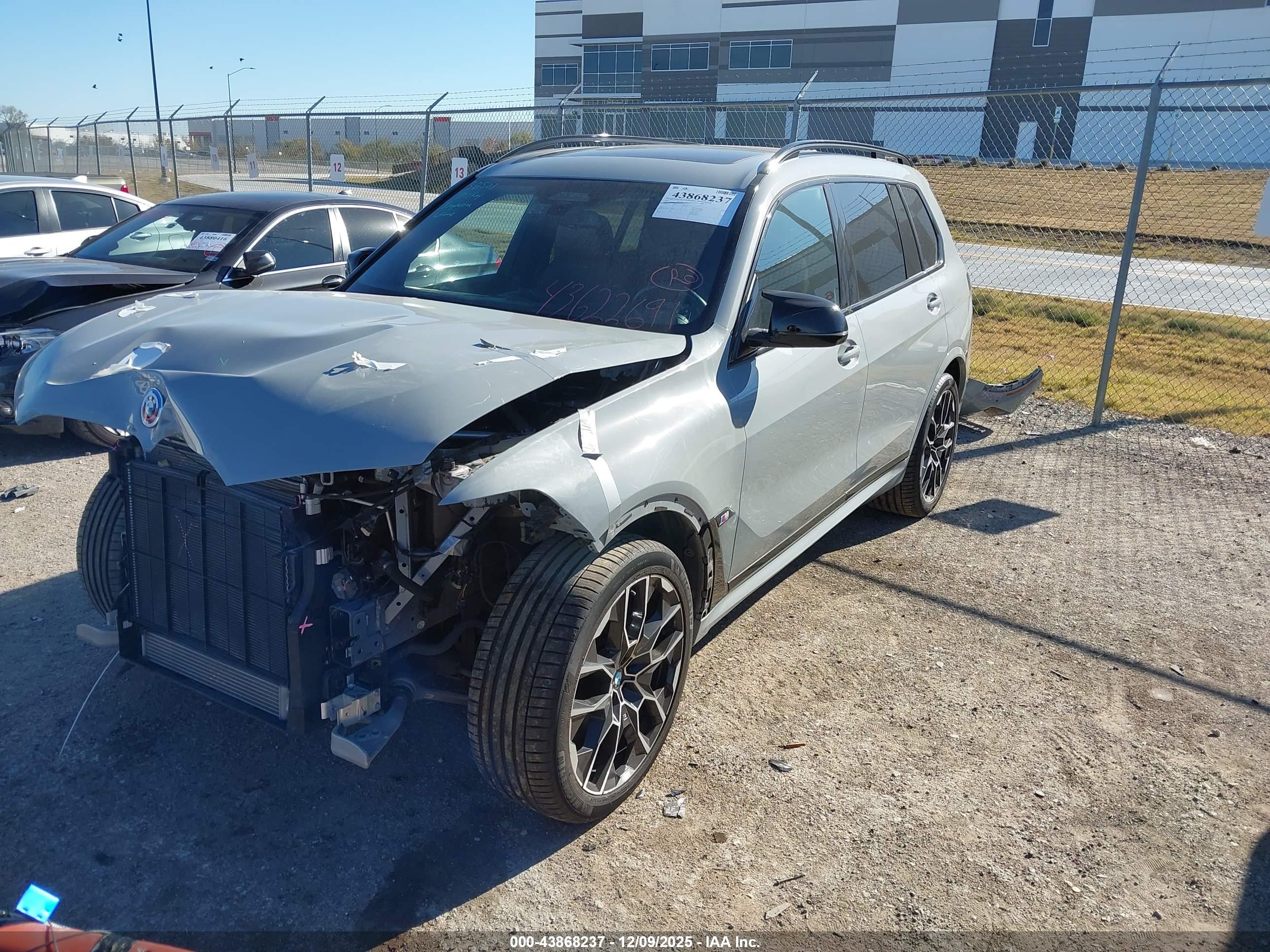 BMW X7 image 2