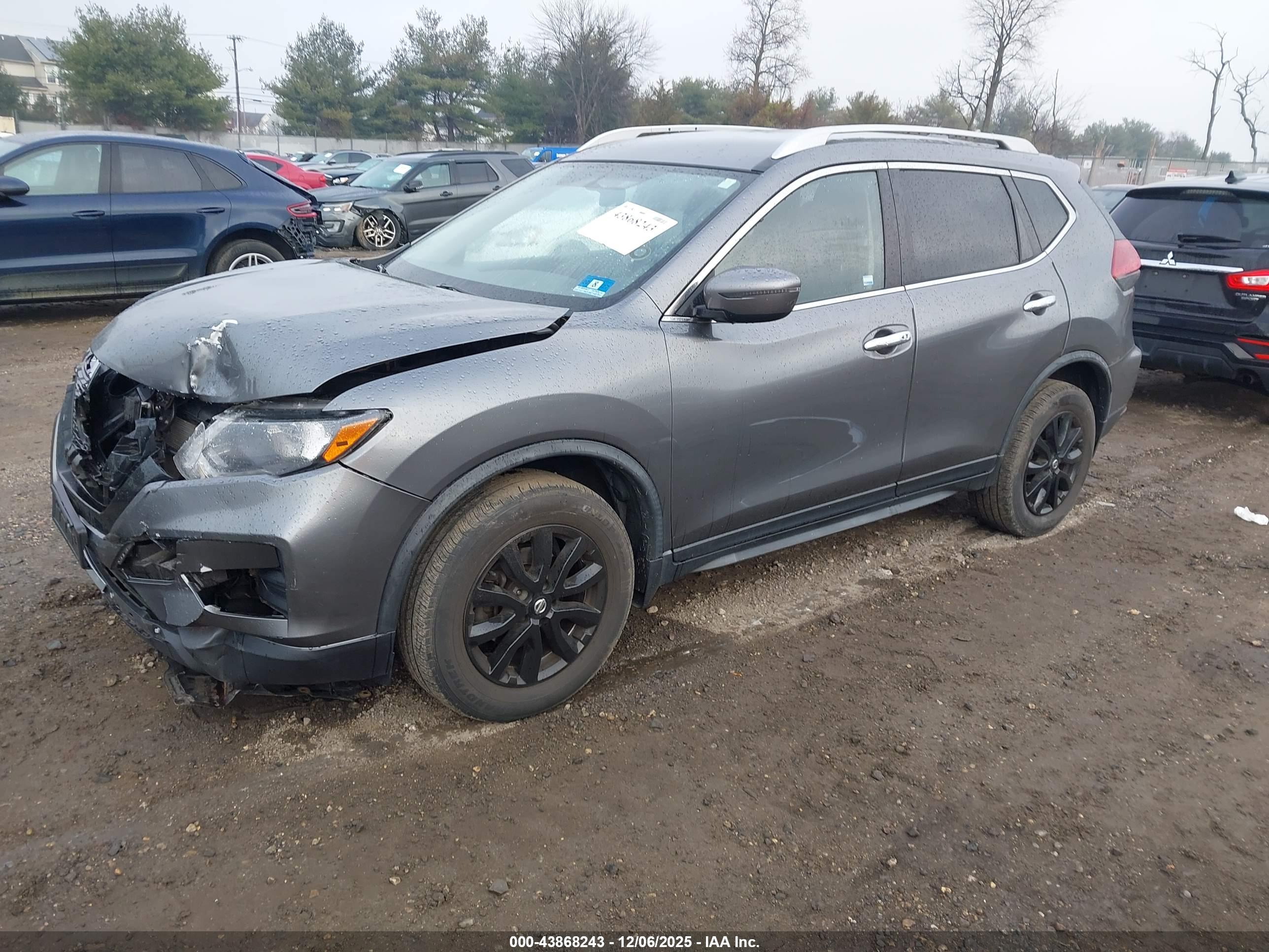 NISSAN ROGUE image 2