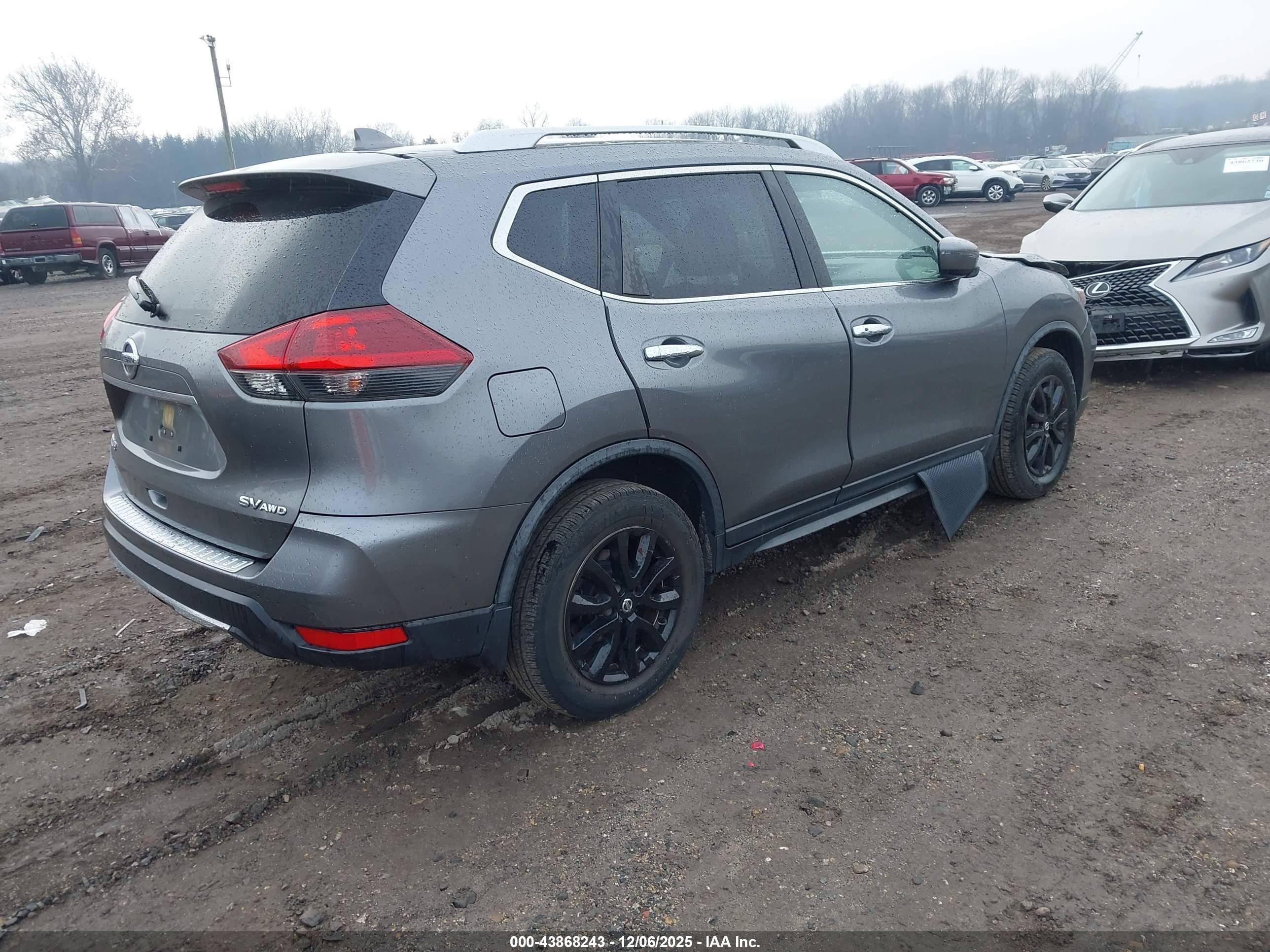 NISSAN ROGUE image 4