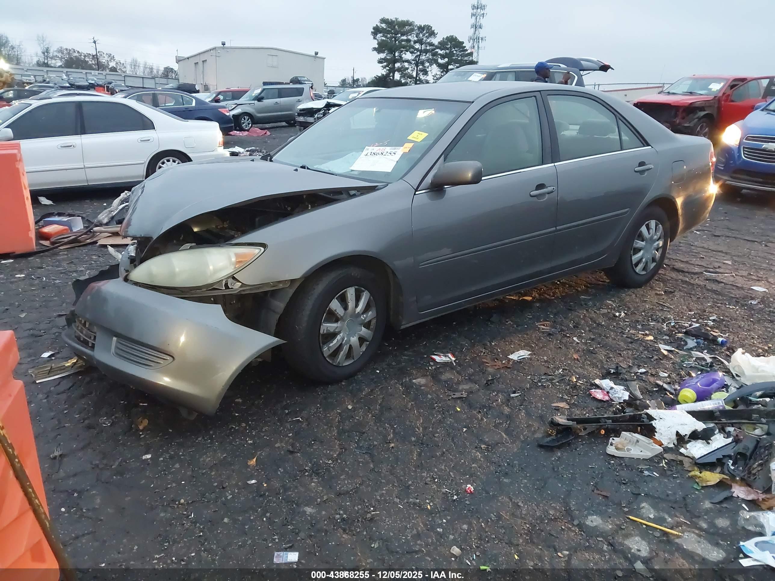 TOYOTA CAMRY image 2