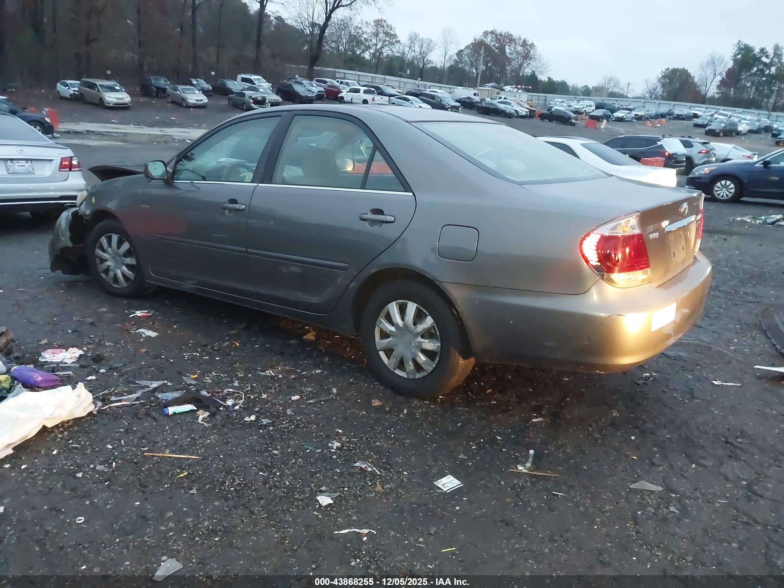TOYOTA CAMRY image 3