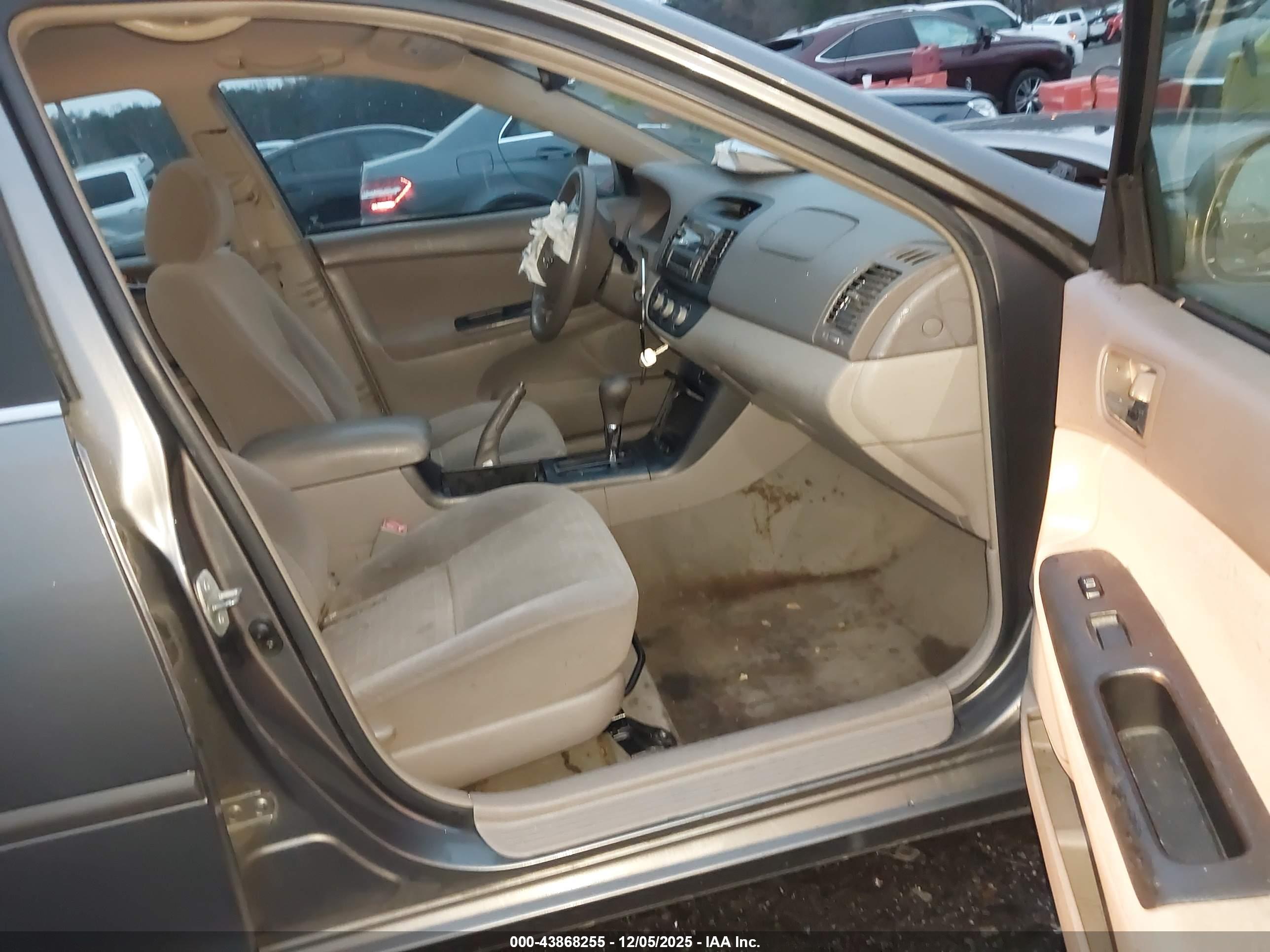 TOYOTA CAMRY image 5