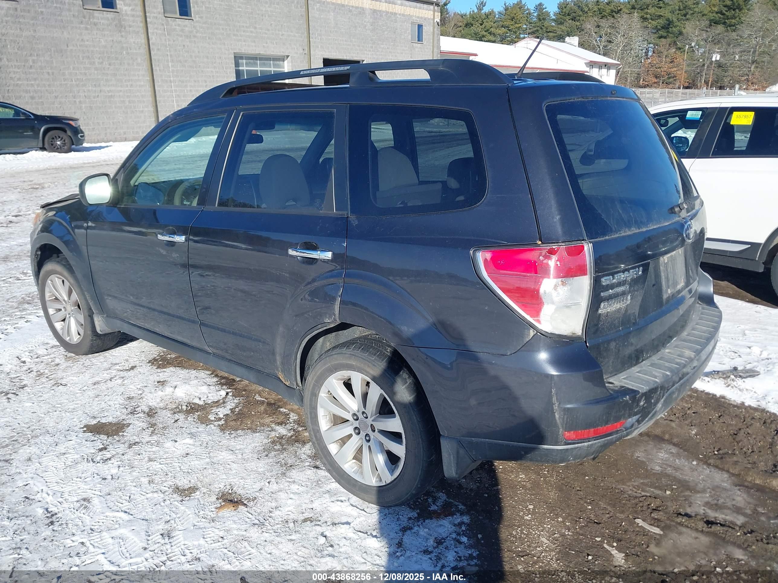 SUBARU FORESTER image 3