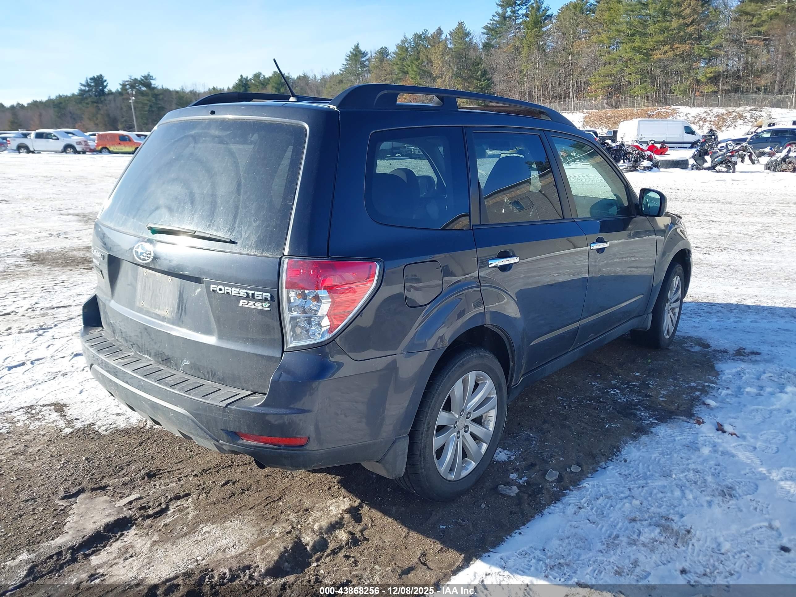 SUBARU FORESTER image 4