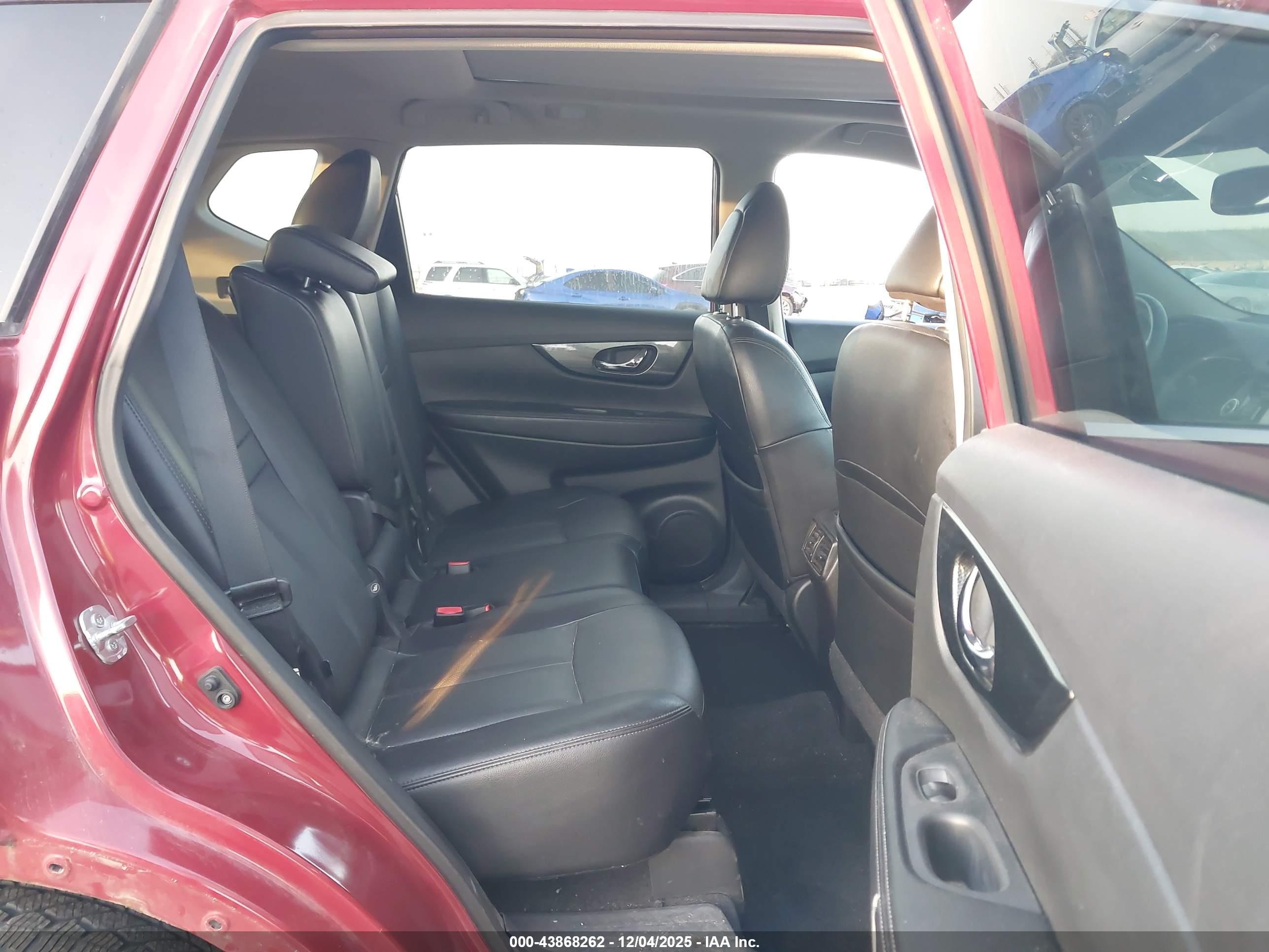 NISSAN ROGUE image 8
