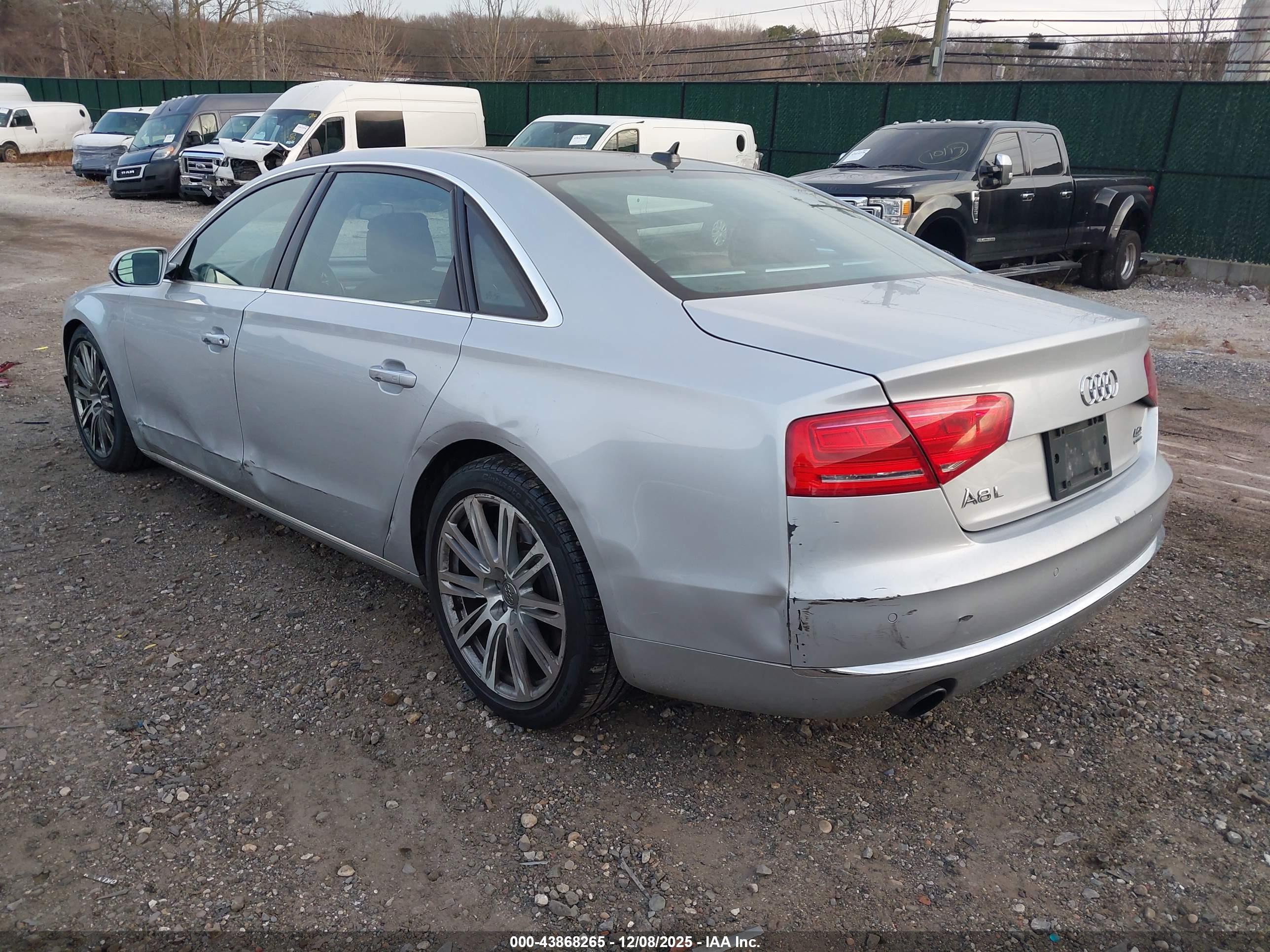 AUDI A8 image 3