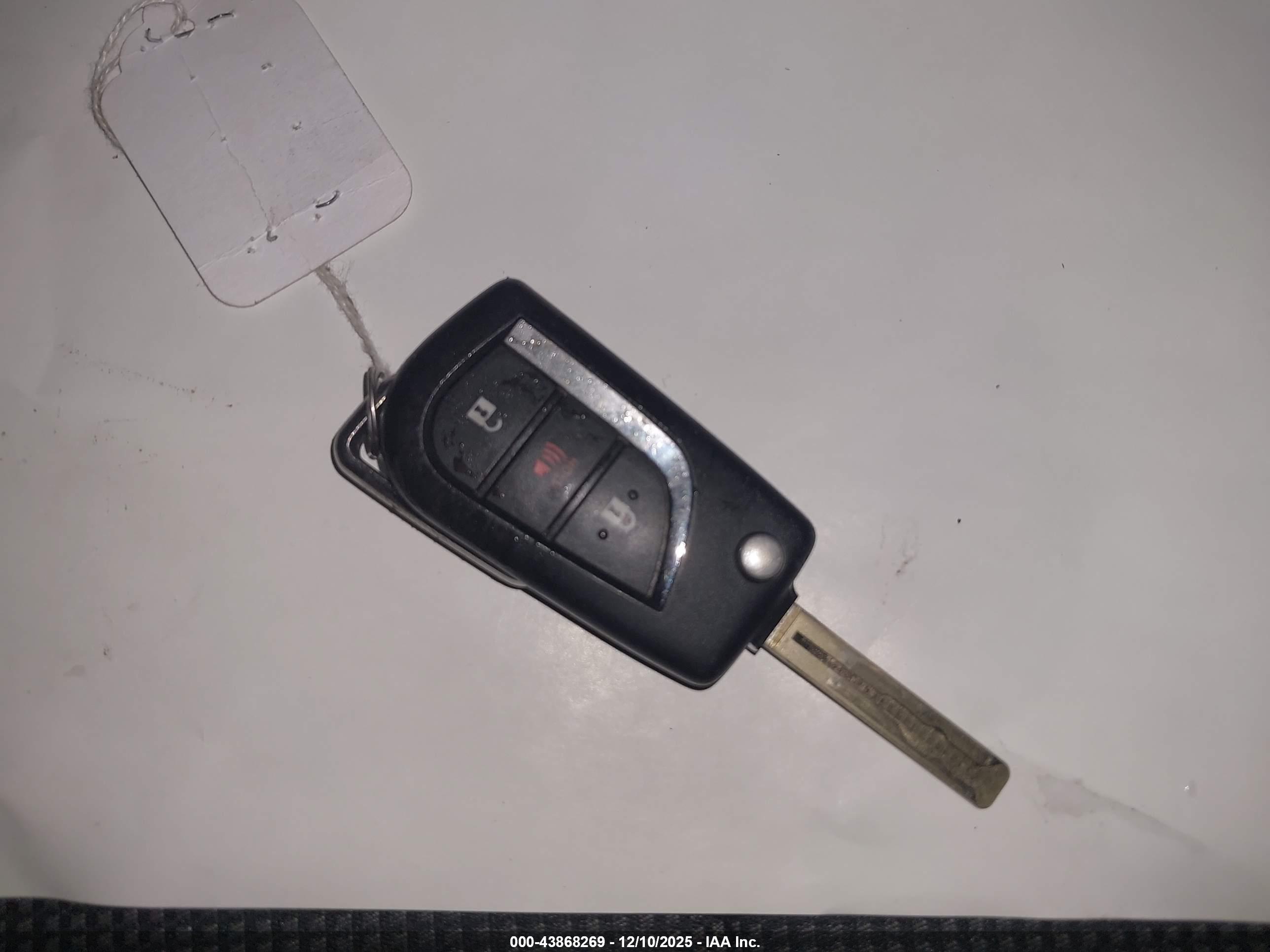 TOYOTA RAV4 image 11