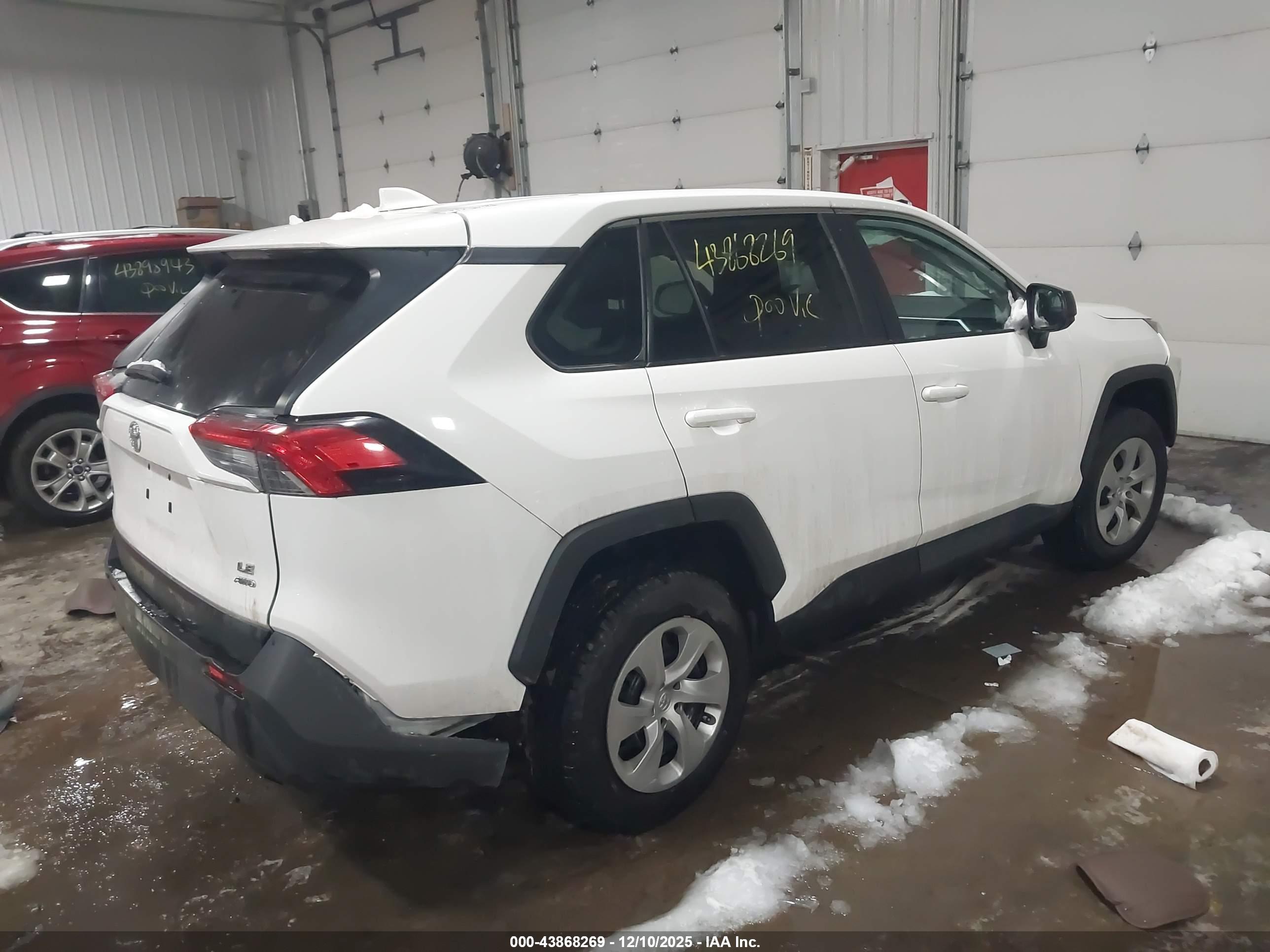 TOYOTA RAV4 image 4