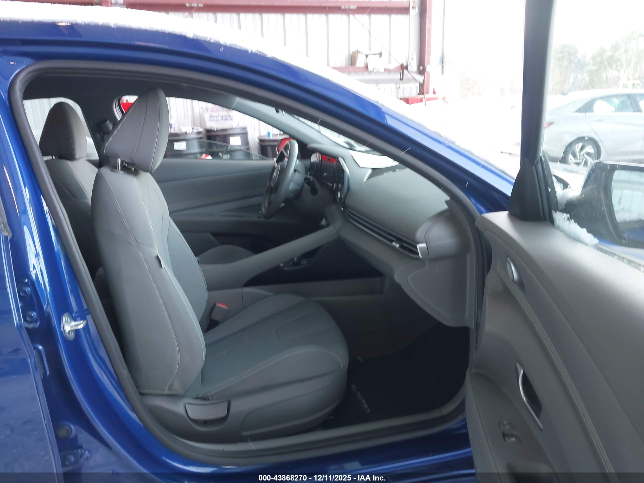 HYUNDAI ELANTRA image 5