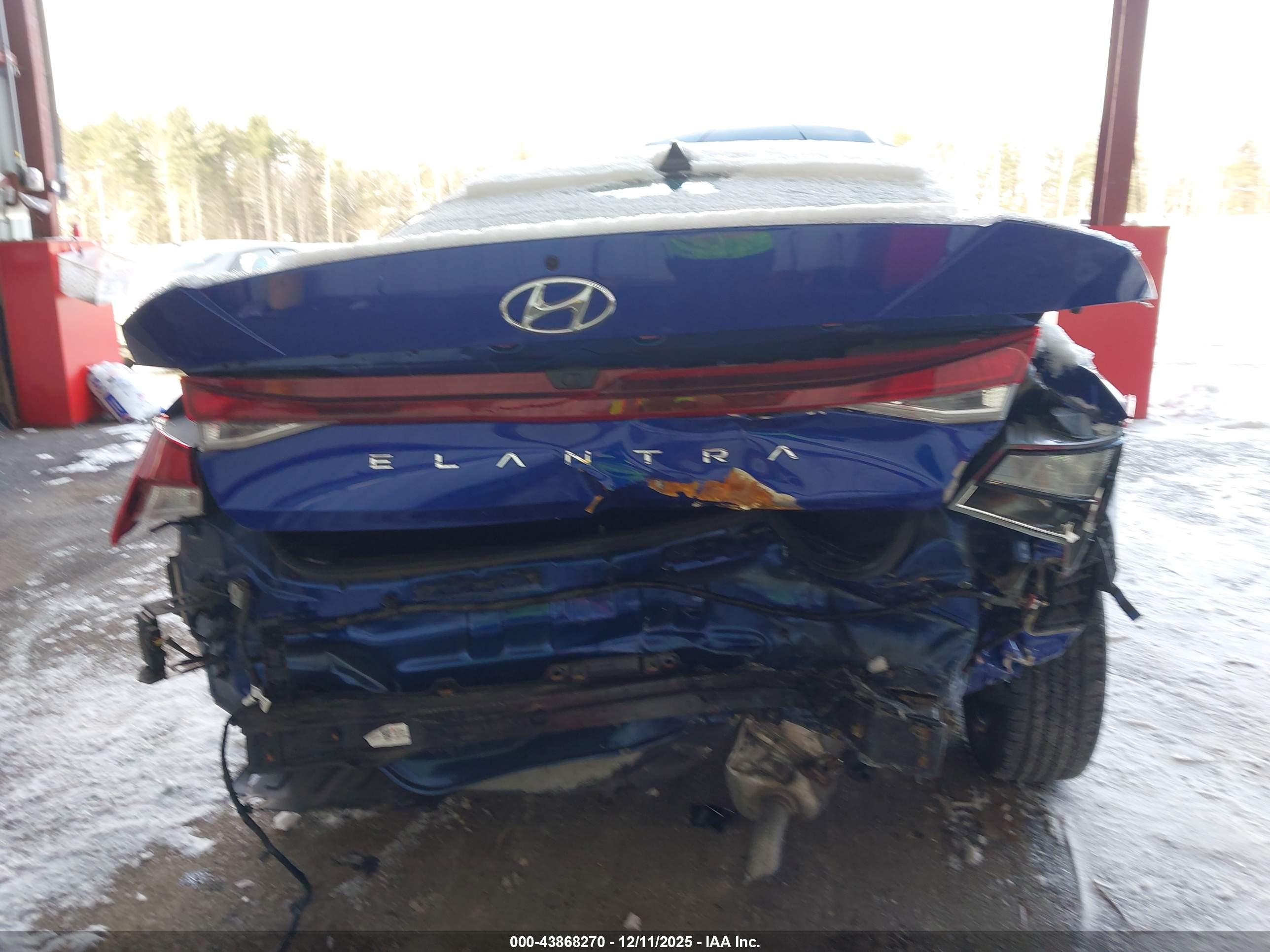 HYUNDAI ELANTRA image 6