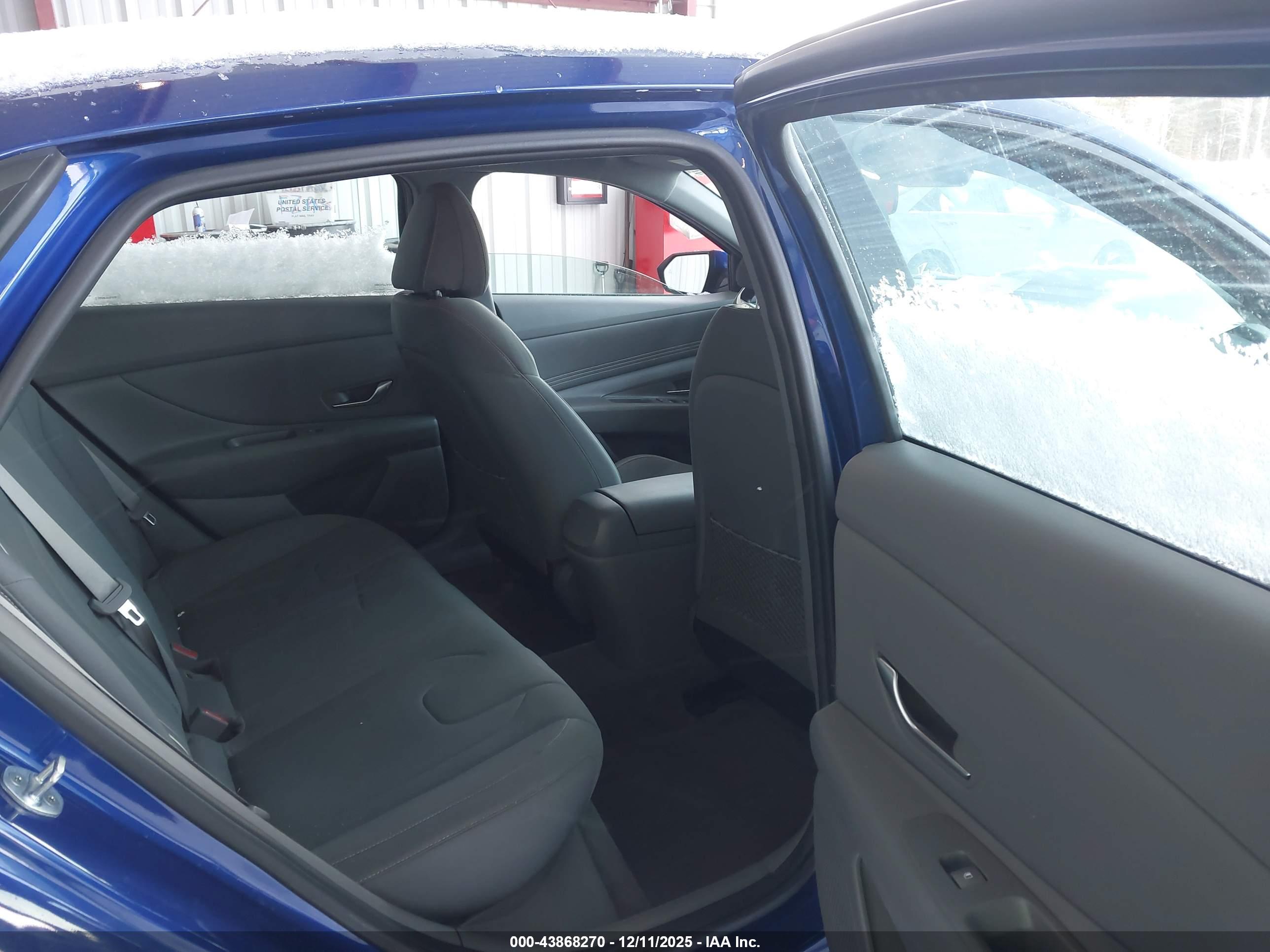 HYUNDAI ELANTRA image 8