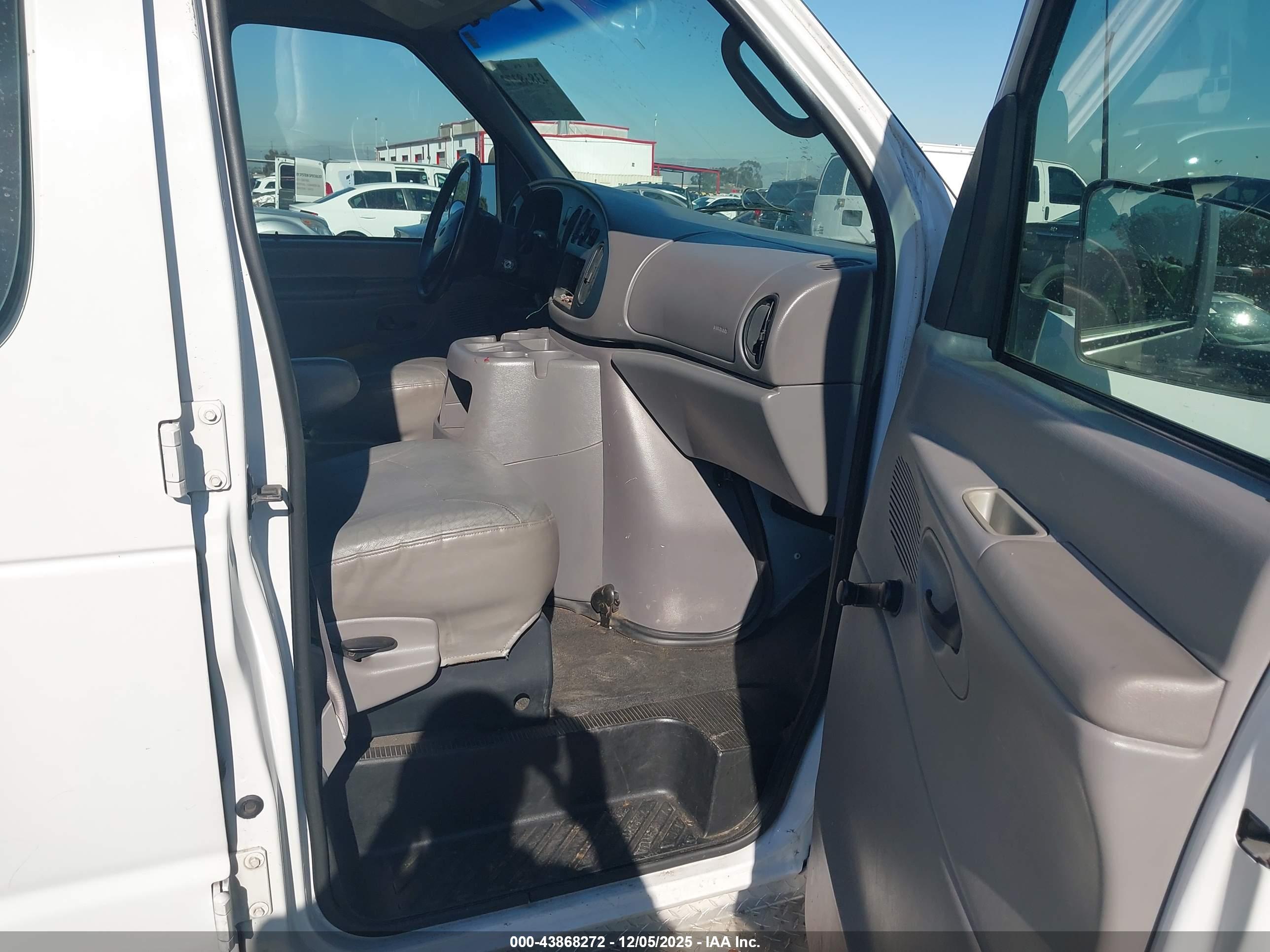 FORD E-350 image 5