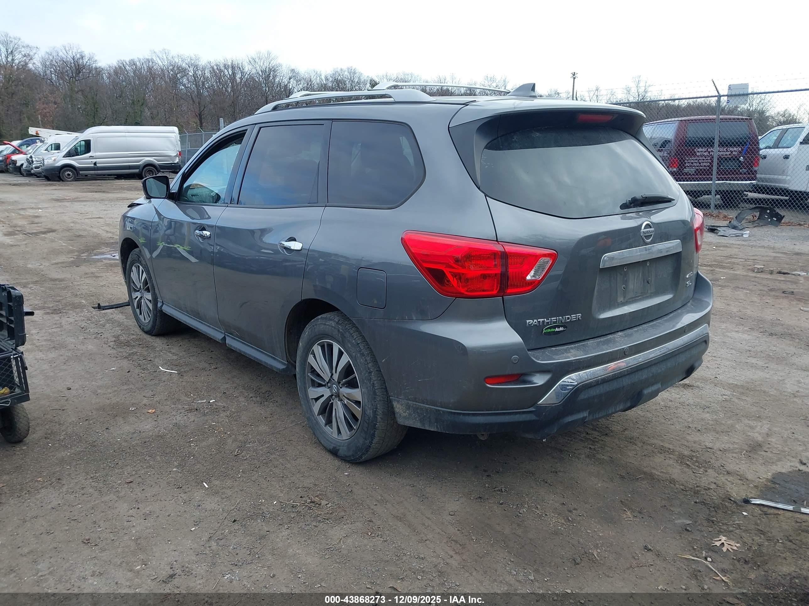 NISSAN PATHFINDER image 3