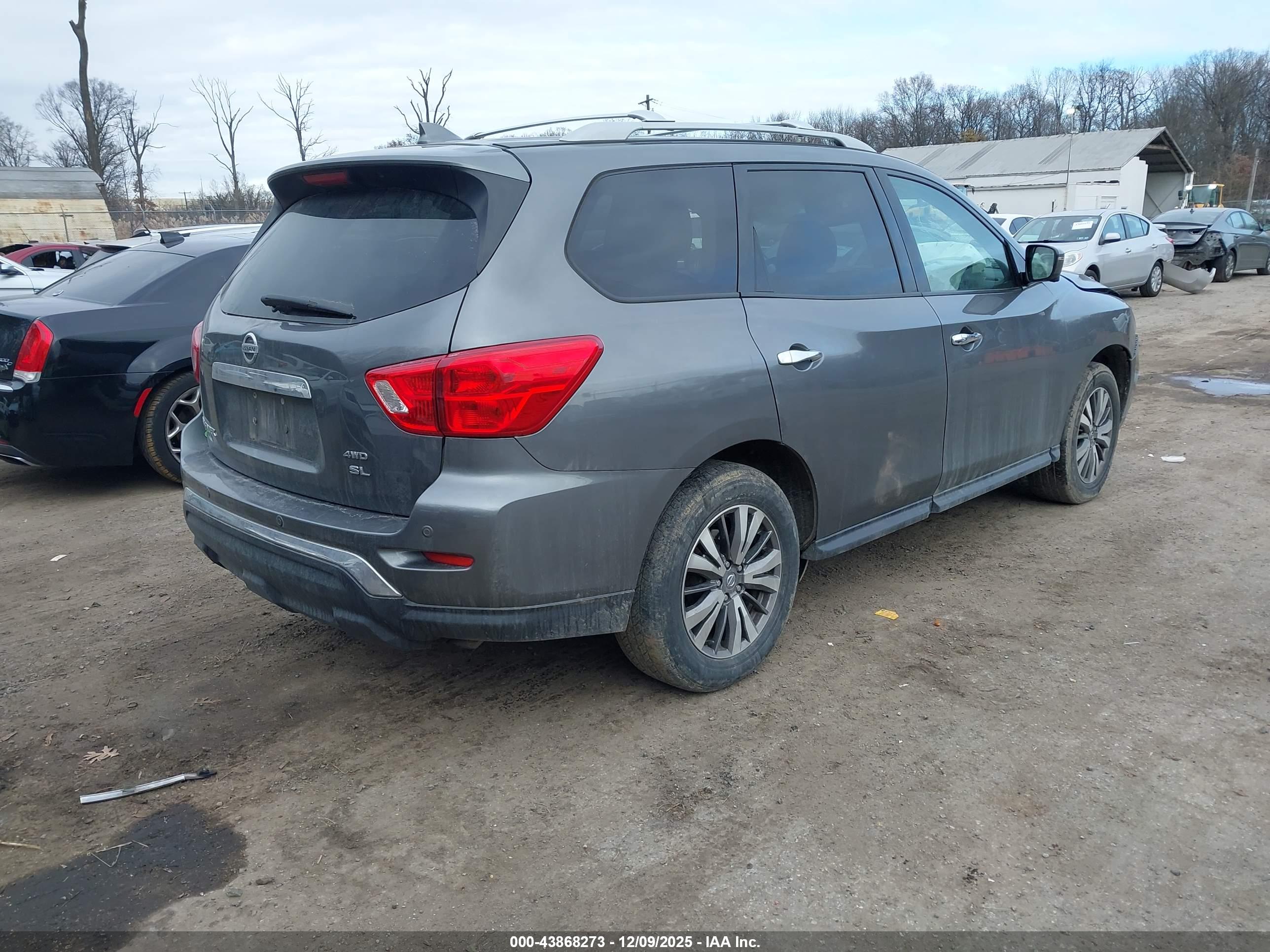 NISSAN PATHFINDER image 4