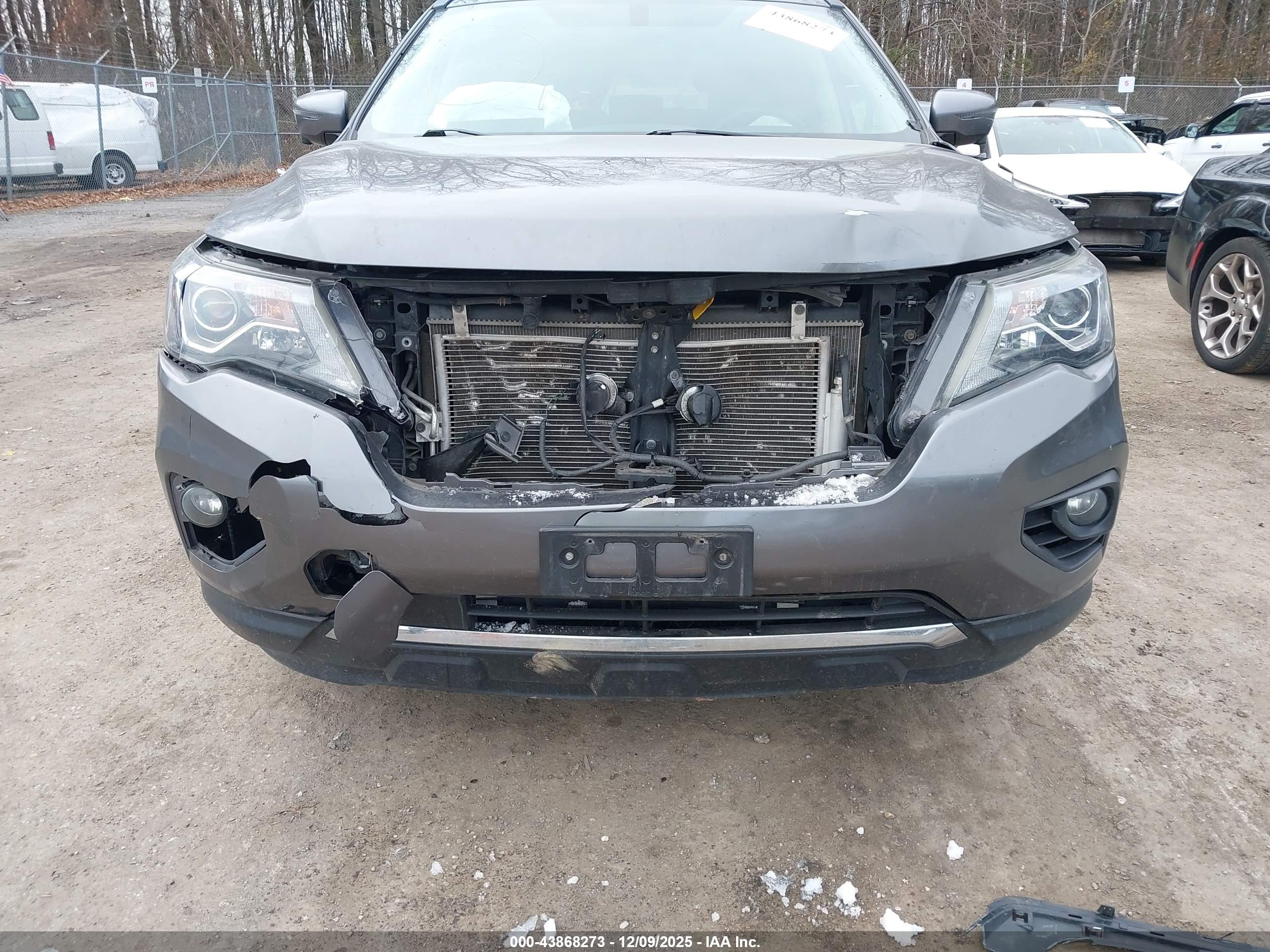 NISSAN PATHFINDER image 6