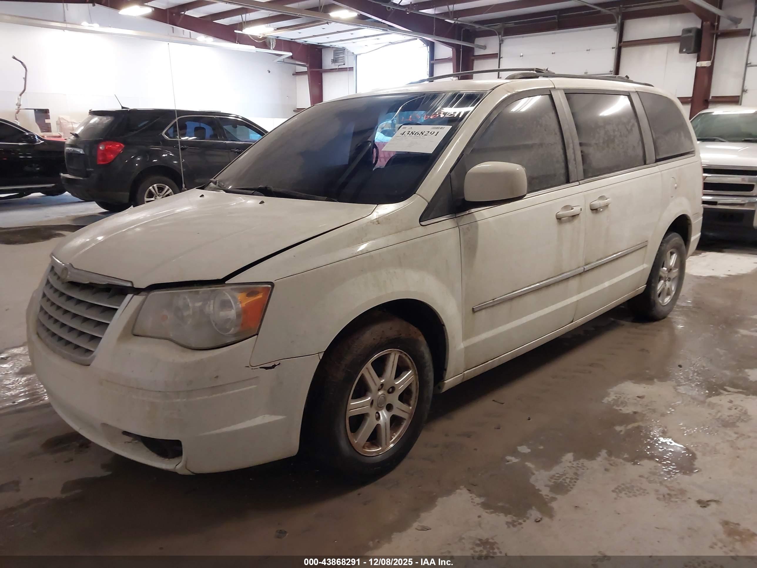 CHRYSLER TOWN image 2