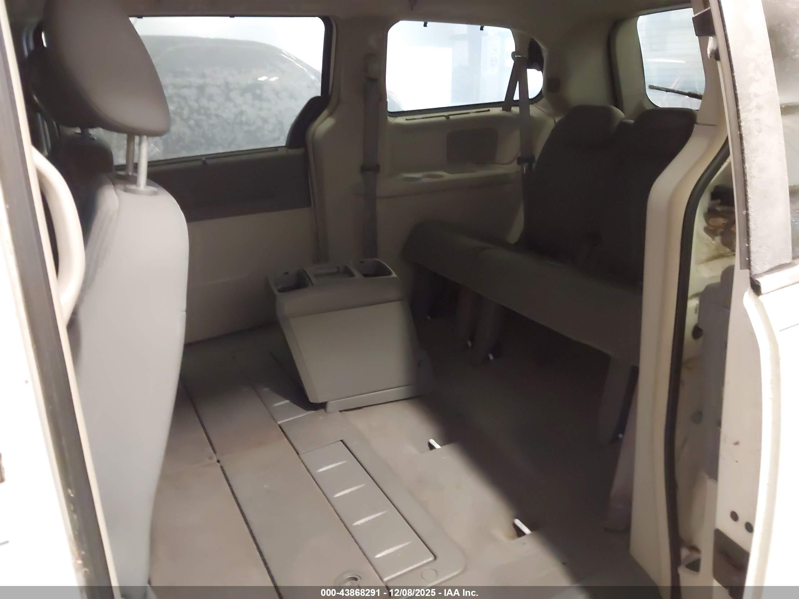 CHRYSLER TOWN image 8