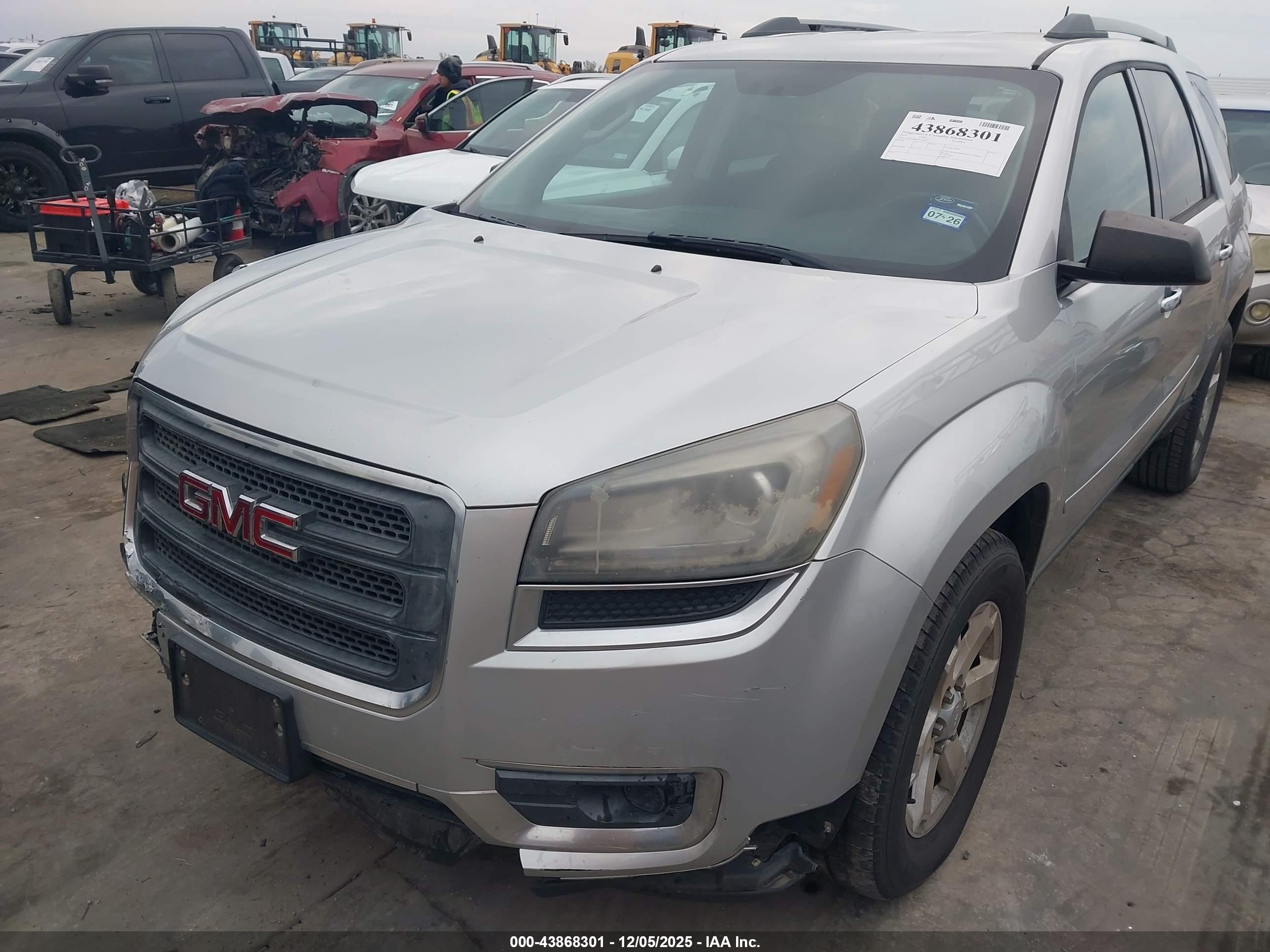 GMC ACADIA image 2