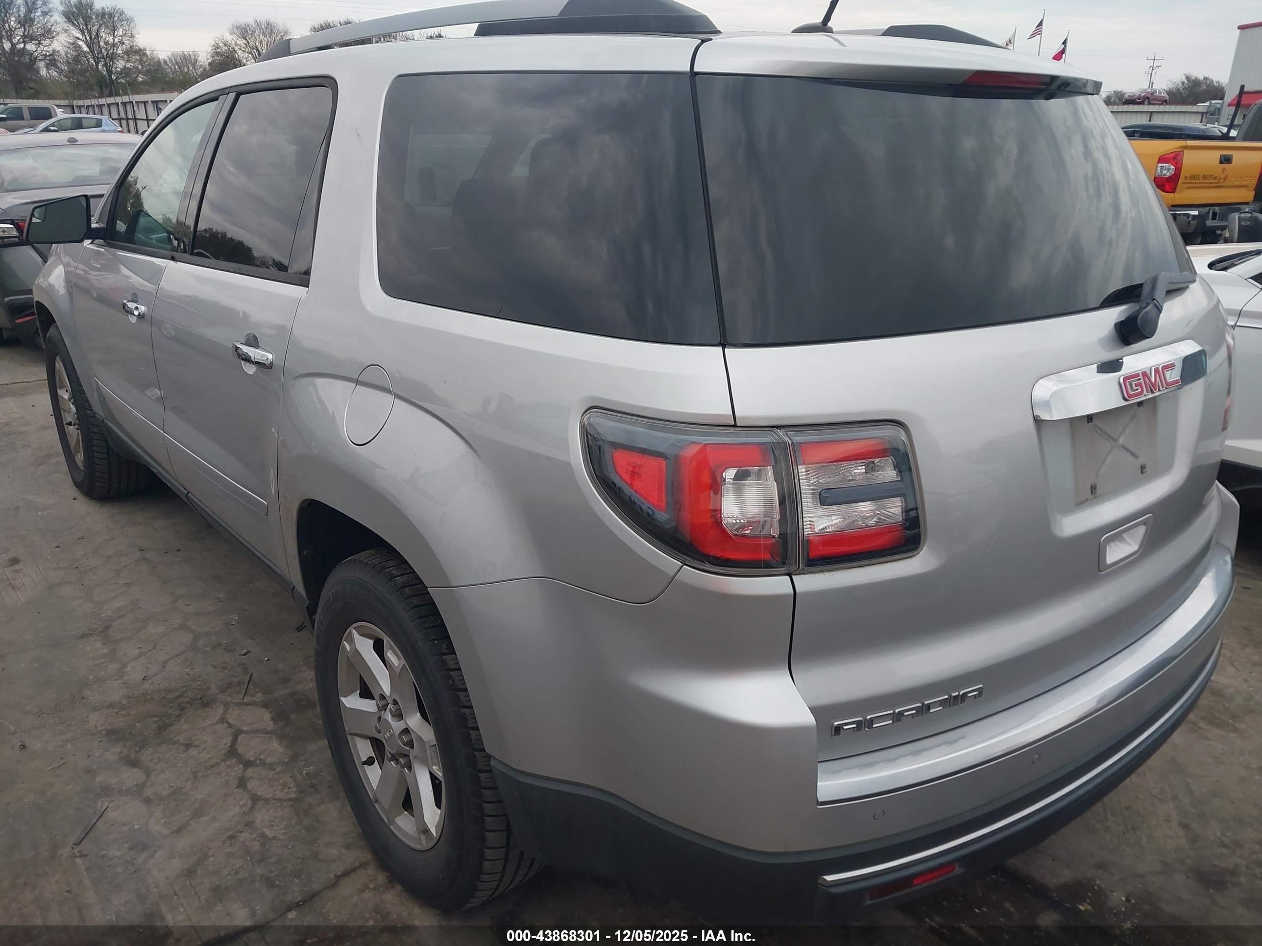 GMC ACADIA image 3