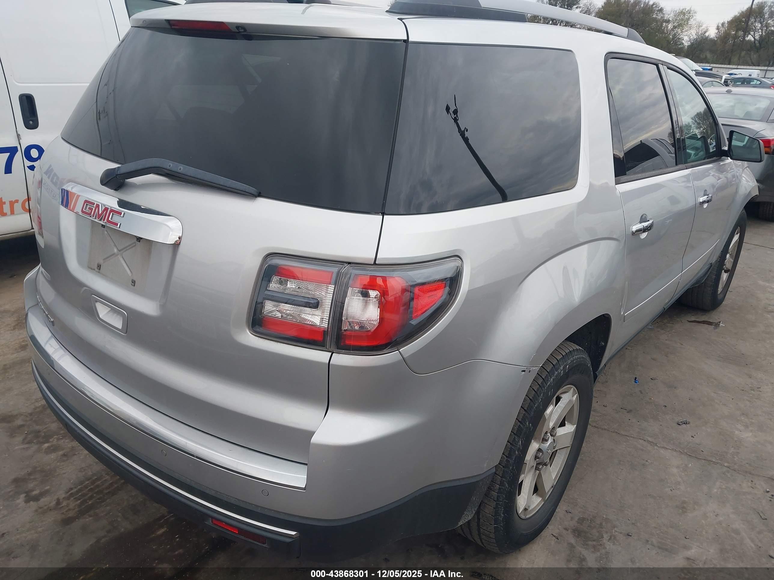 GMC ACADIA image 4