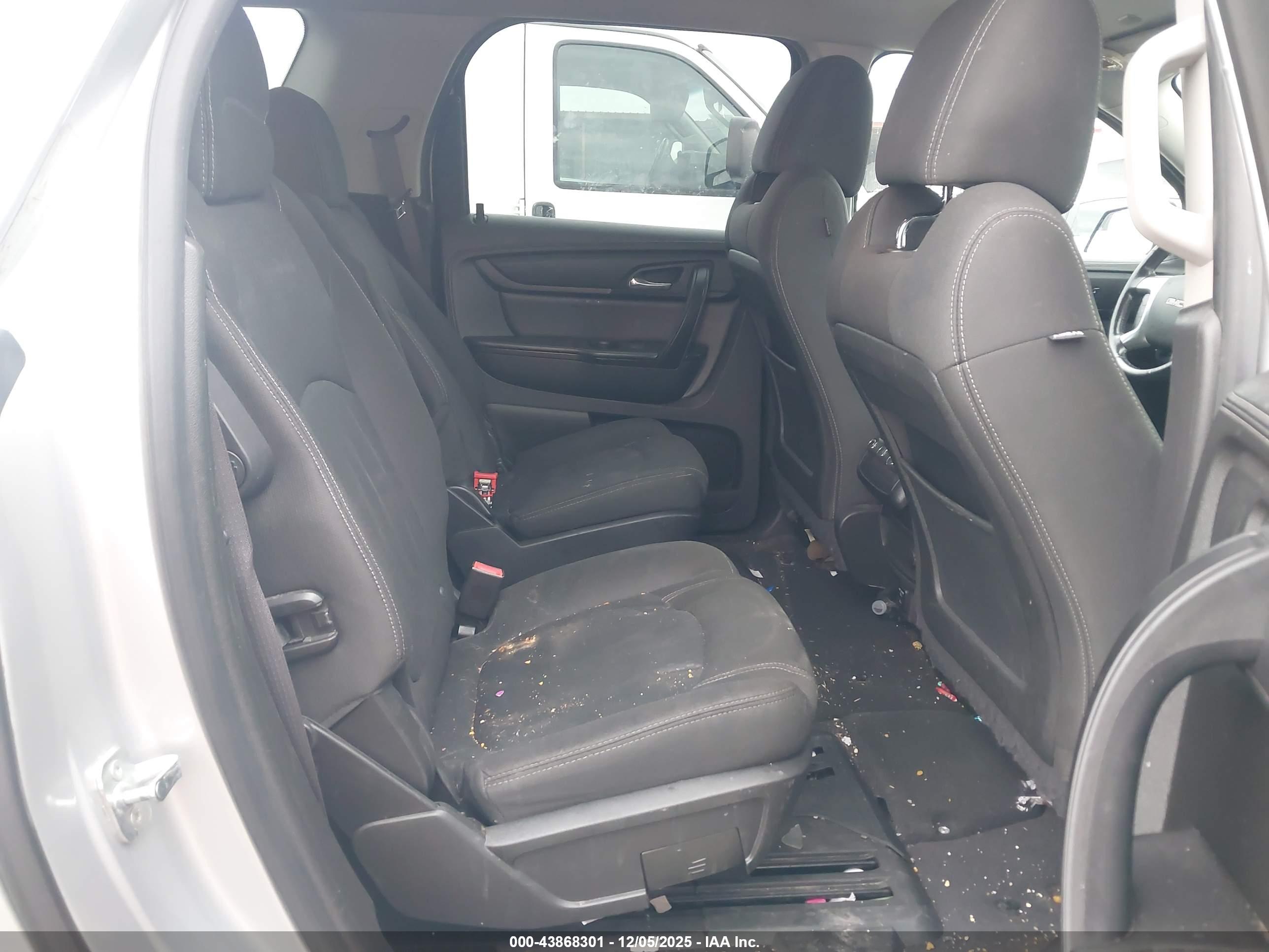GMC ACADIA image 8