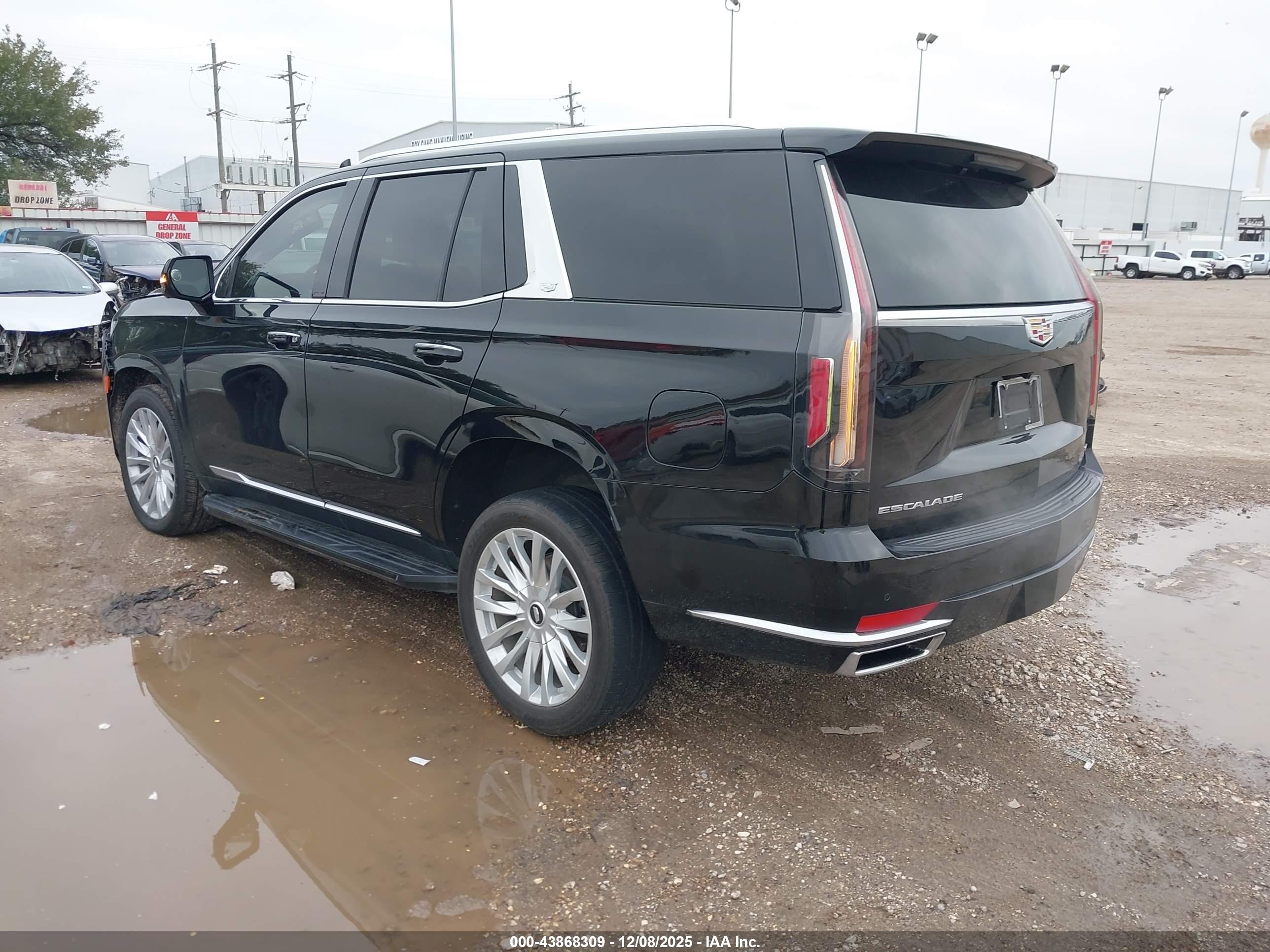 CADILLAC ESCALADE image 3