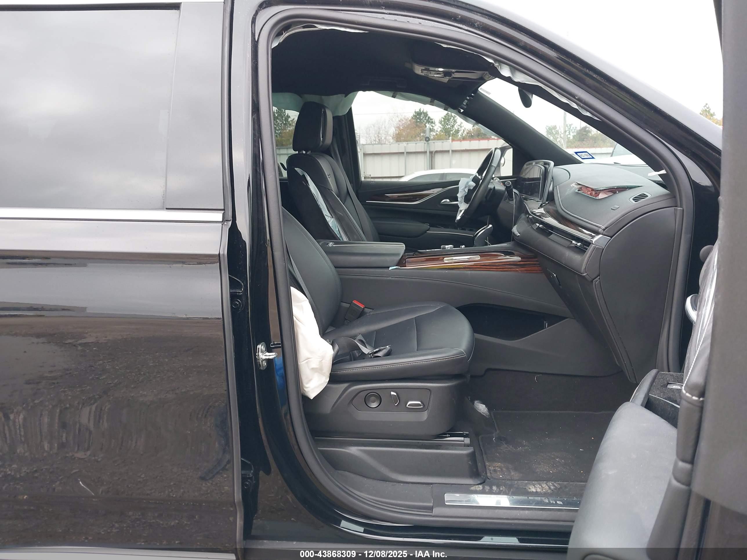 CADILLAC ESCALADE image 5