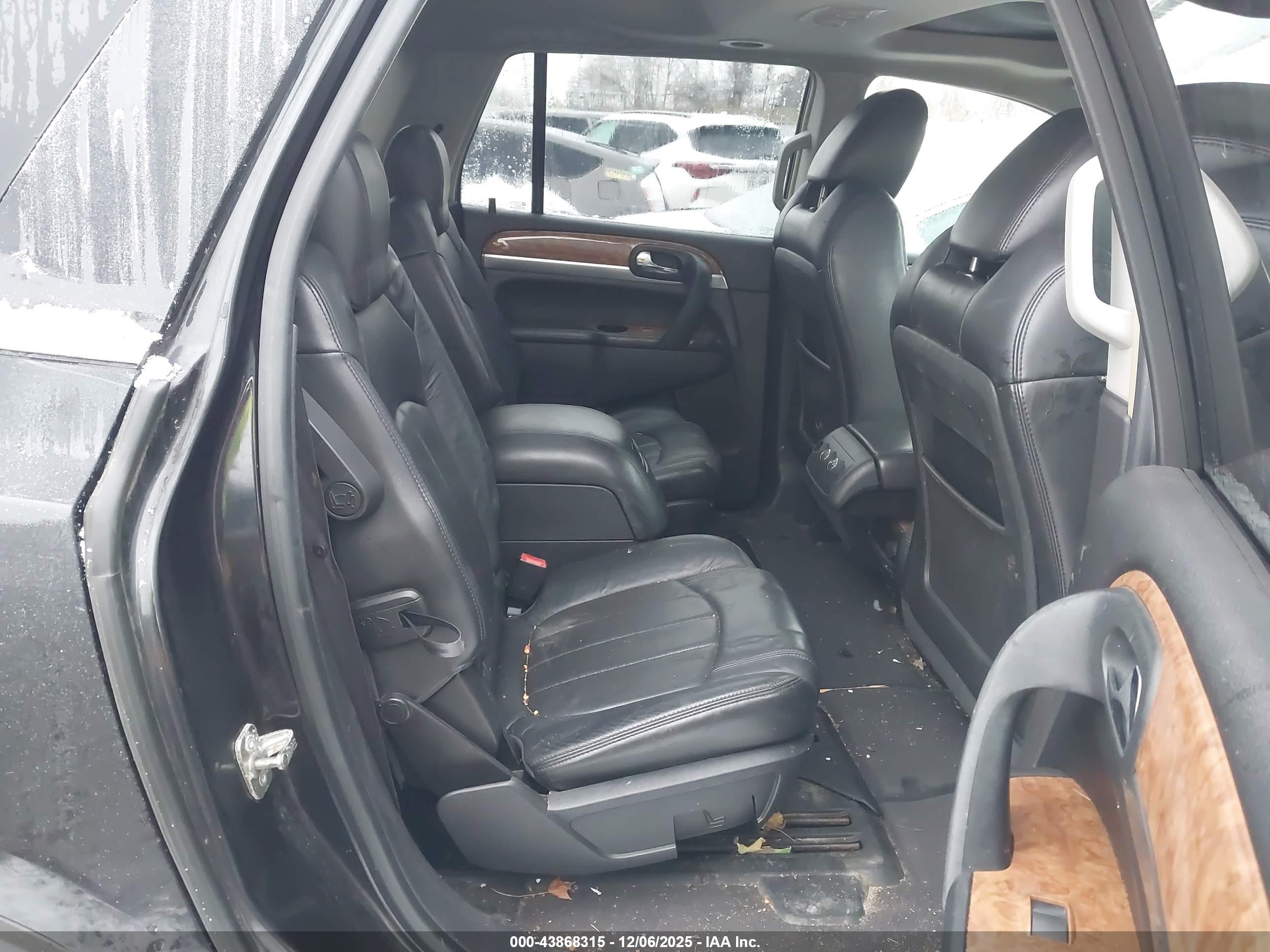 BUICK ENCLAVE image 8