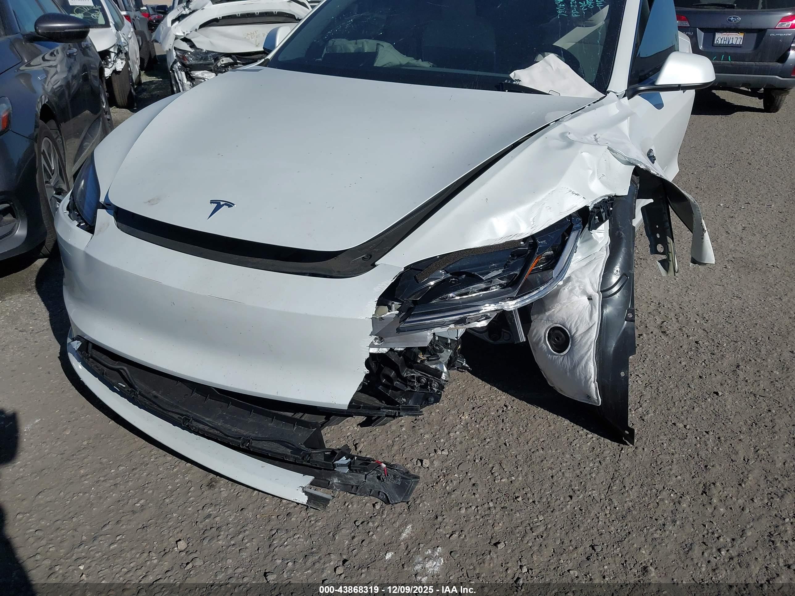 TESLA MODEL image 6