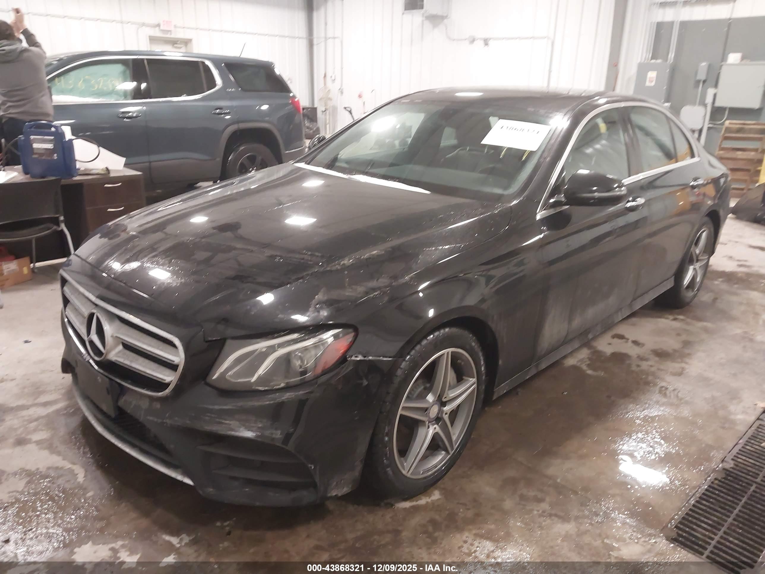 MERCEDES-BENZ E image 2