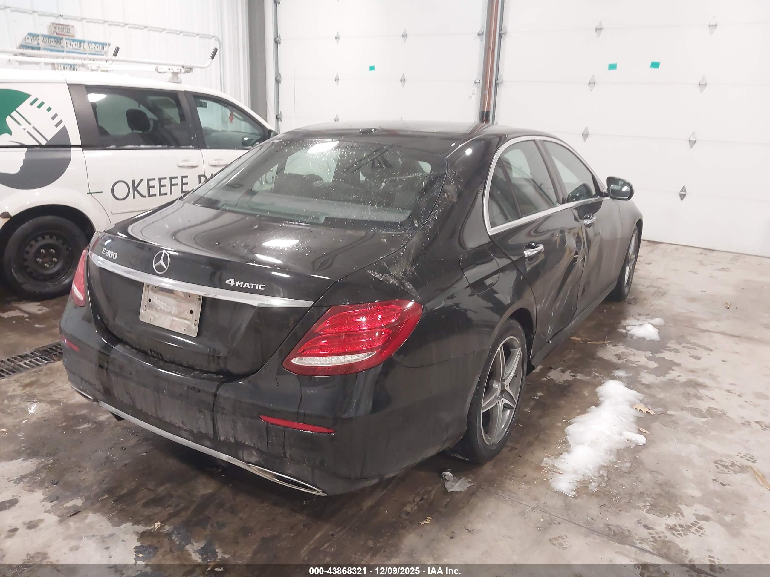 MERCEDES-BENZ E image 4