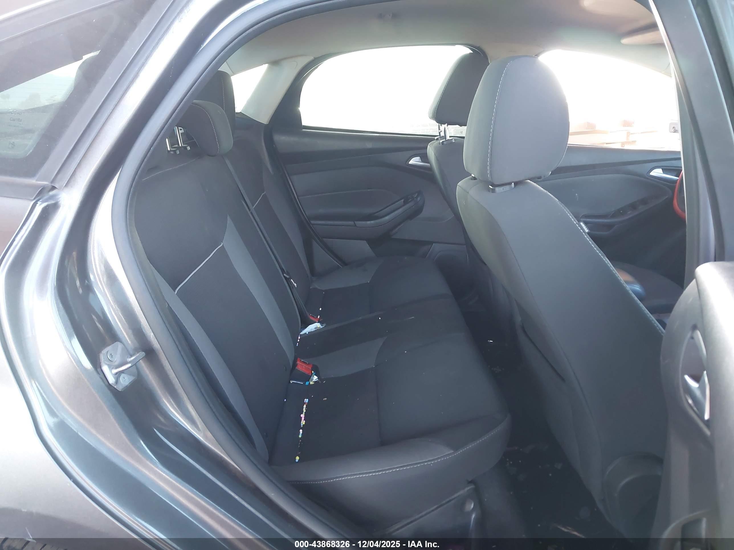 FORD FOCUS image 8
