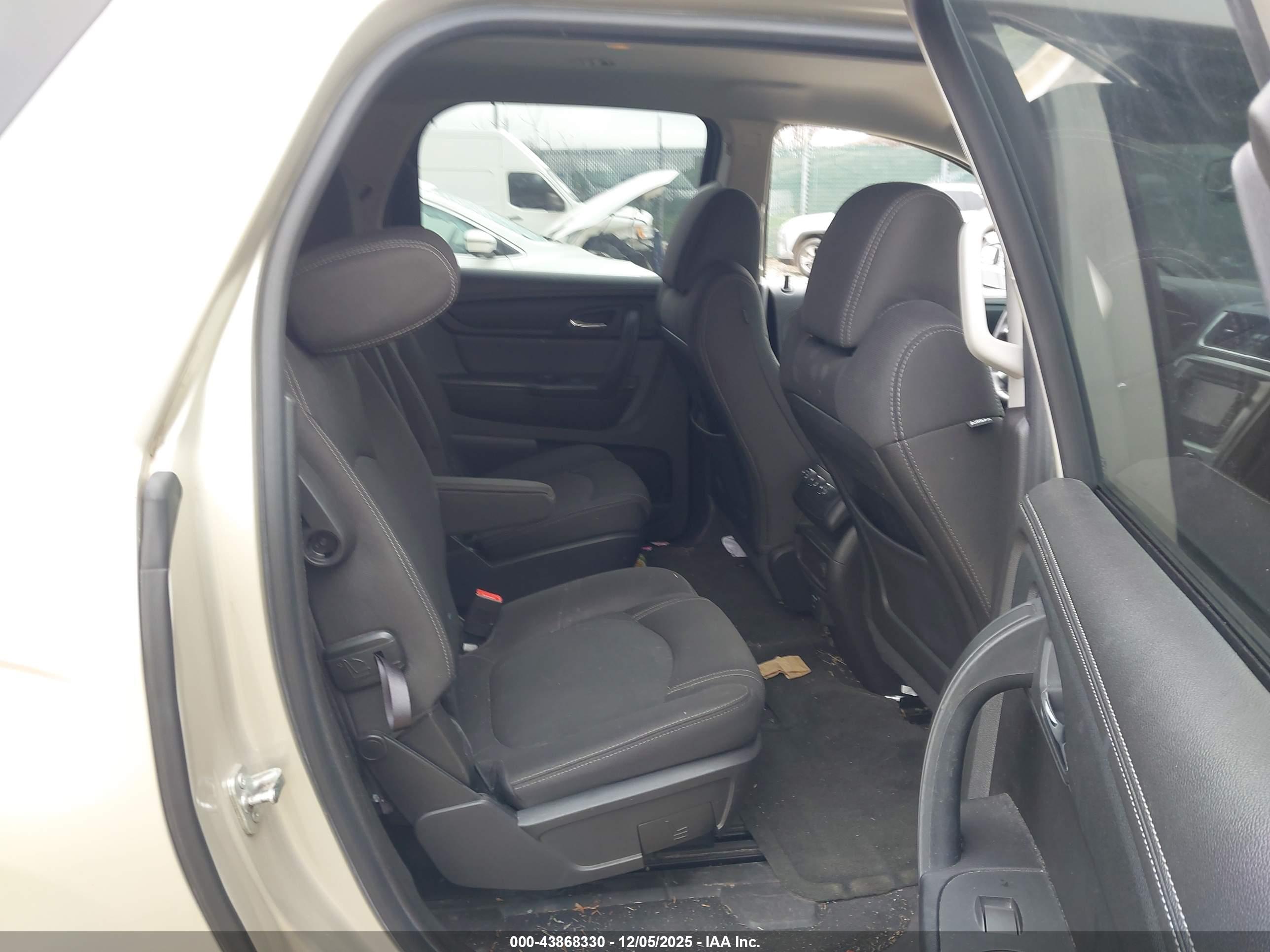 GMC ACADIA image 8